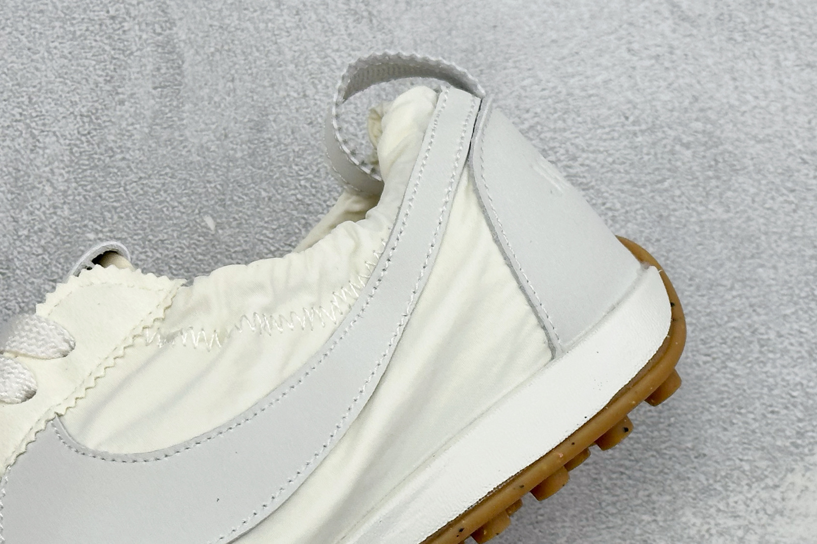 TG版Jacquemus x Nike Moon Shoe SP 网红薄底低帮生活休闲鞋 #鞋面采用柔软的尼龙材质与麂皮