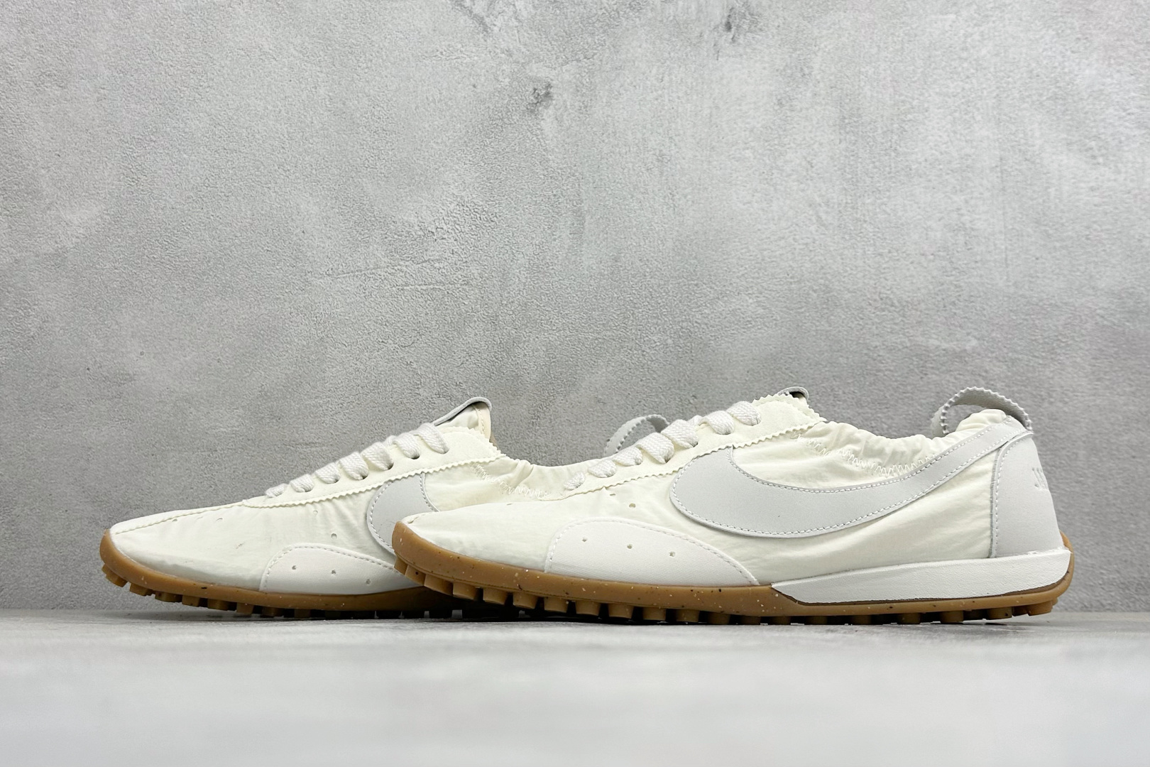 TG版Jacquemus x Nike Moon Shoe SP 网红薄底低帮生活休闲鞋 #鞋面采用柔软的尼龙材质与麂皮