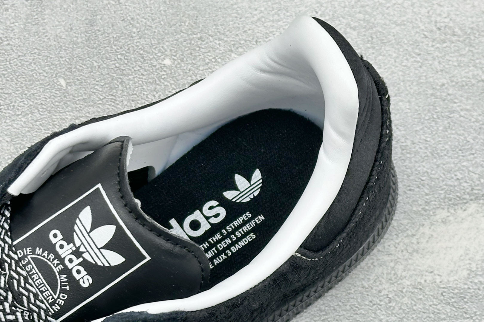 ZC版Adidas Originals Samba OG 阿迪桑巴舞系列绅士德训足球风百搭低帮休闲运动板鞋 货号: KH