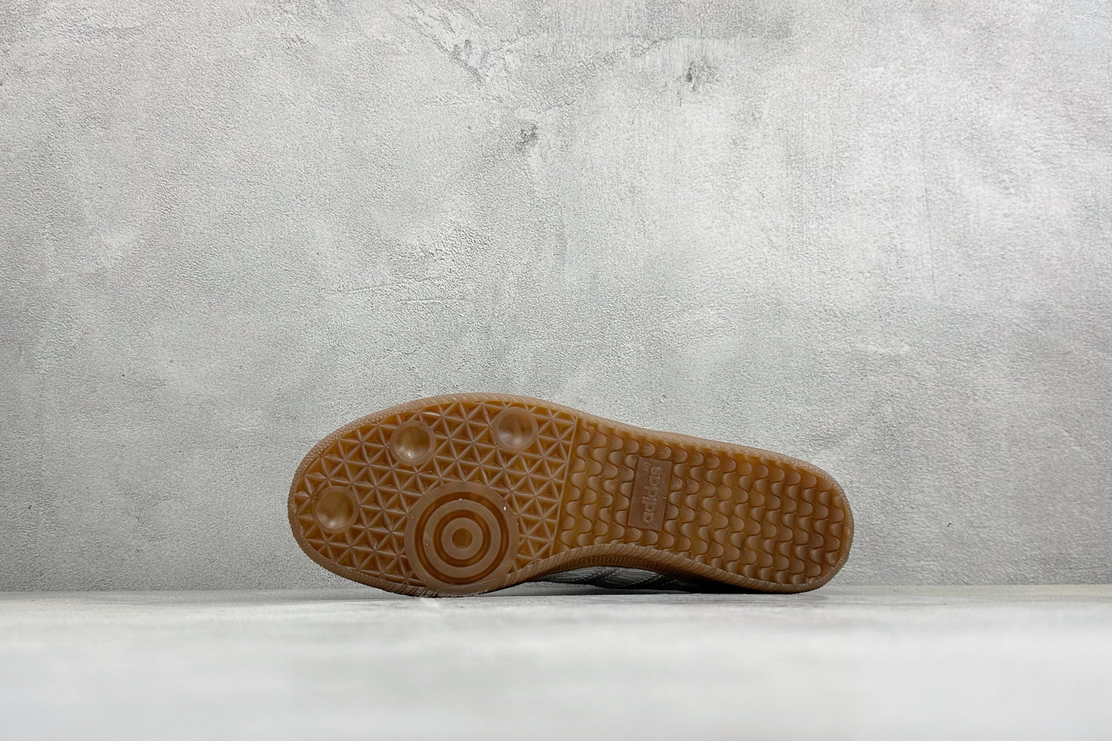 ZC版Adidas Originals Samba OG 阿迪桑巴舞系列绅士德训足球风百搭低帮休闲运动板鞋 货号: KH