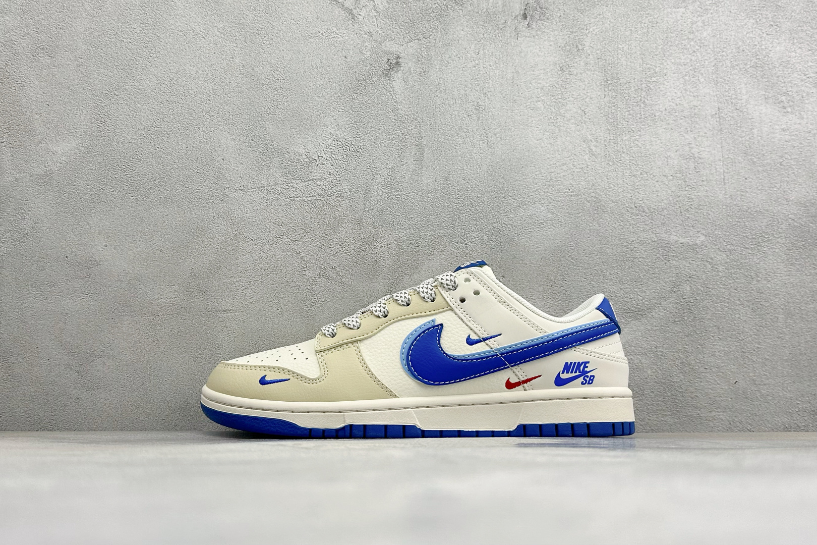 福利特价 Nike Dunk Low Retro 联名 周年高端定制 低帮休闲板鞋 #定制鞋盒 大厂纯原品质出货 超高清 福利特价 Nike Dunk Low Retro 联名 周年高端定制 低帮休闲板鞋 #定制鞋盒 大厂纯原品质出货 超高清