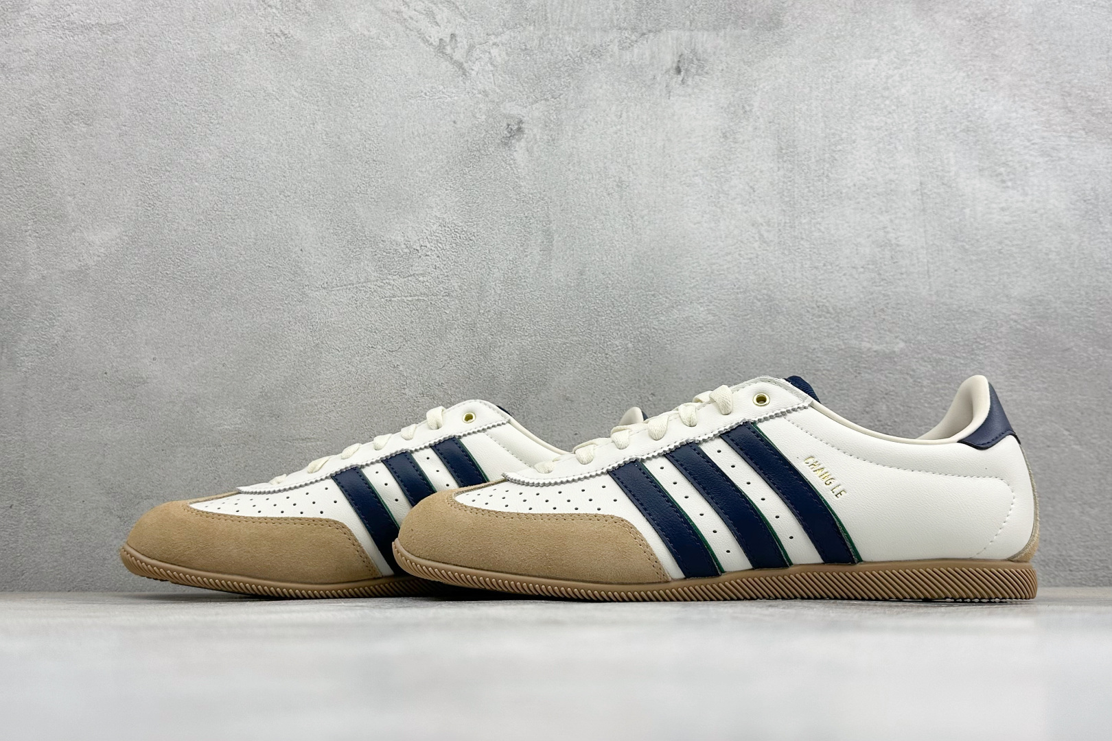 Adidas Originals Changle系列 阿迪达斯 三叶草 百搭低帮休闲运动板鞋 货号：LA1355 Siz