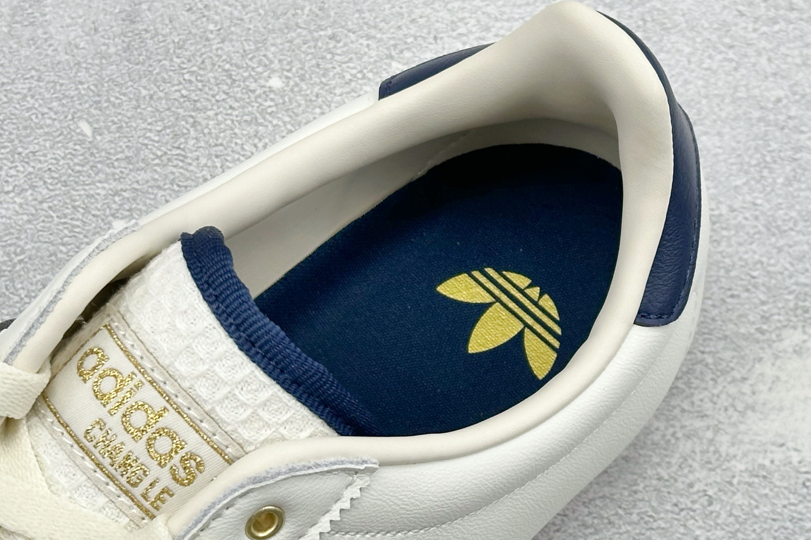 Adidas Originals Changle系列 阿迪达斯 三叶草 百搭低帮休闲运动板鞋 货号：LA1355 Siz