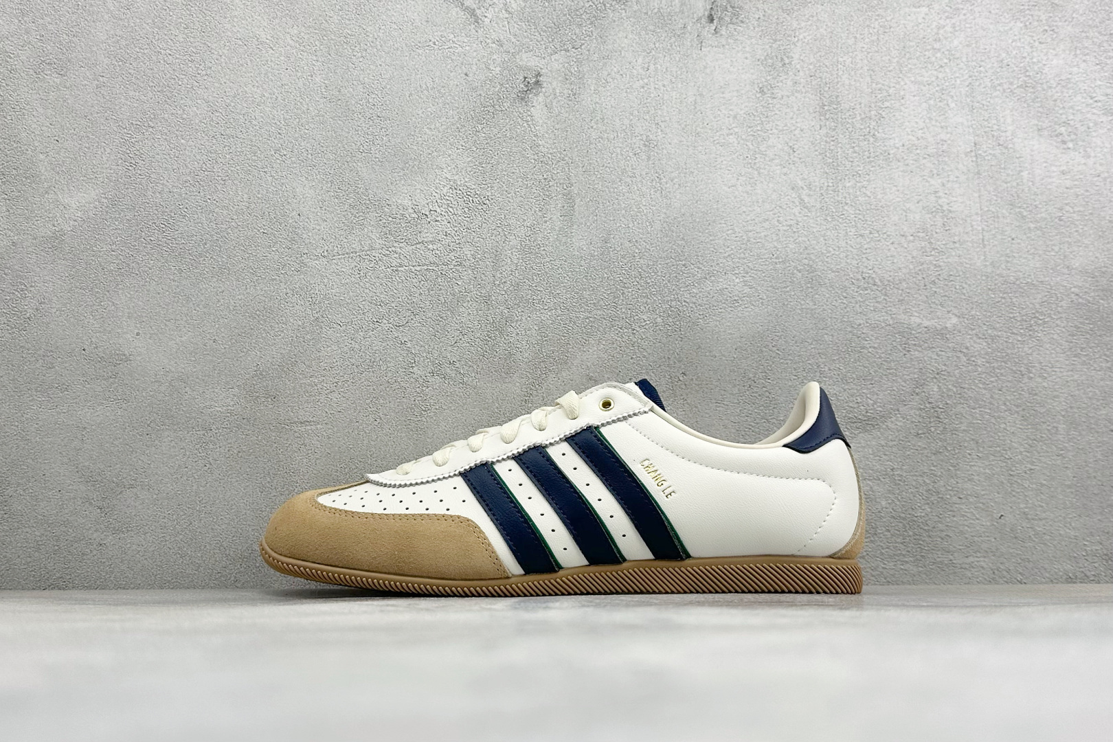Adidas Originals Changle系列 阿迪达斯 三叶草 百搭低帮休闲运动板鞋 货号：LA1355 Siz