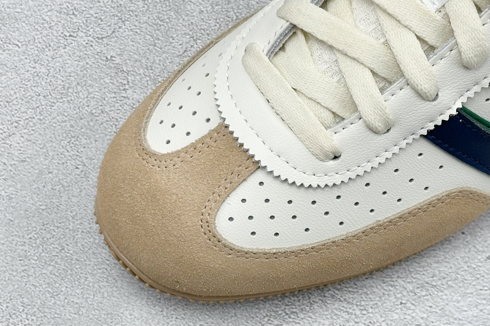 Adidas Originals Changle系列 阿迪达斯 三叶草 百搭低帮休闲运动板鞋 货号：LA1355 Siz