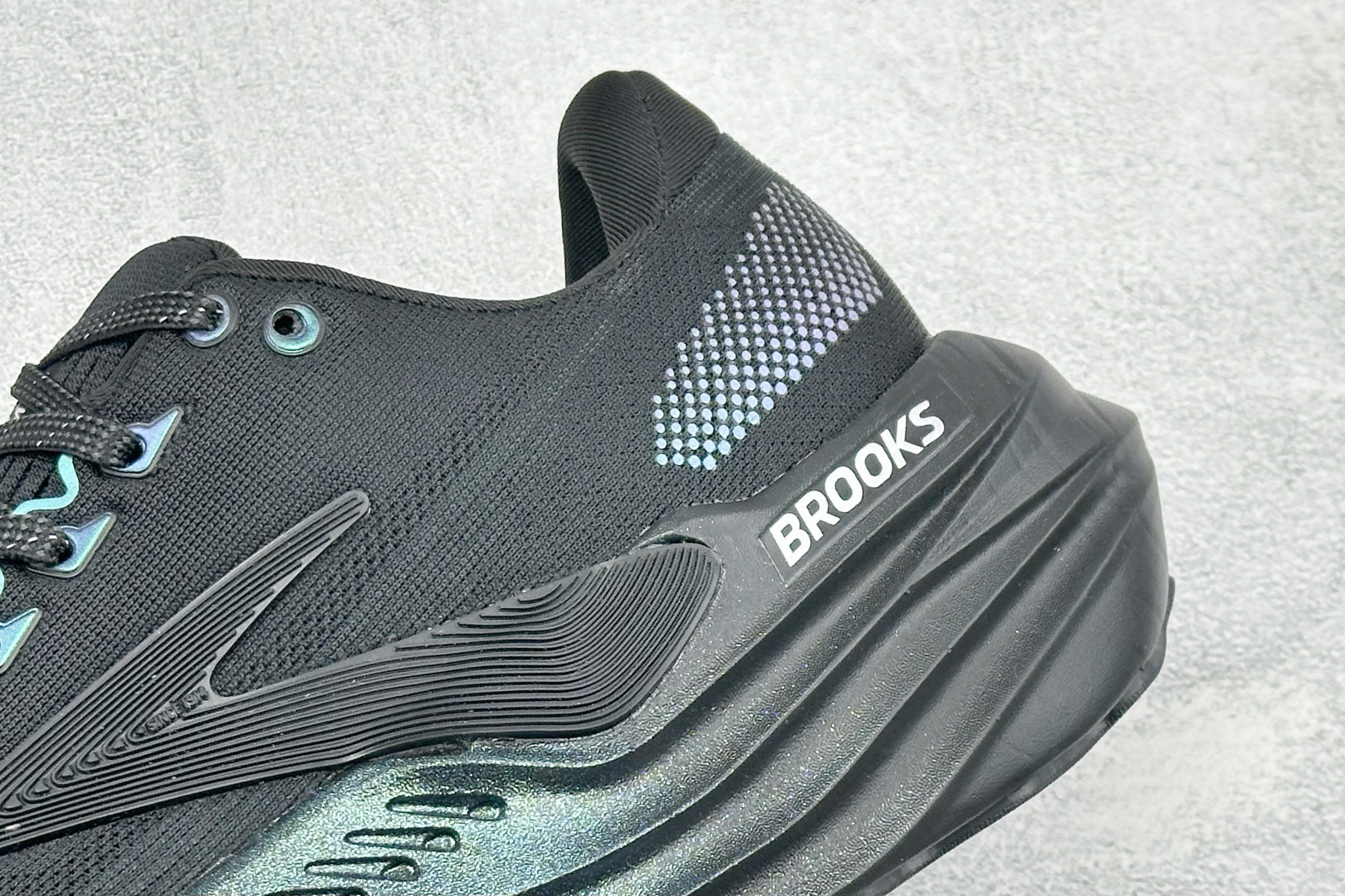 Brooks 布鲁克斯Glycerin Max 2 超级甘油 厚底马拉松缓震跑鞋 该鞋以厚实的中底和高分子注氮技术为特点