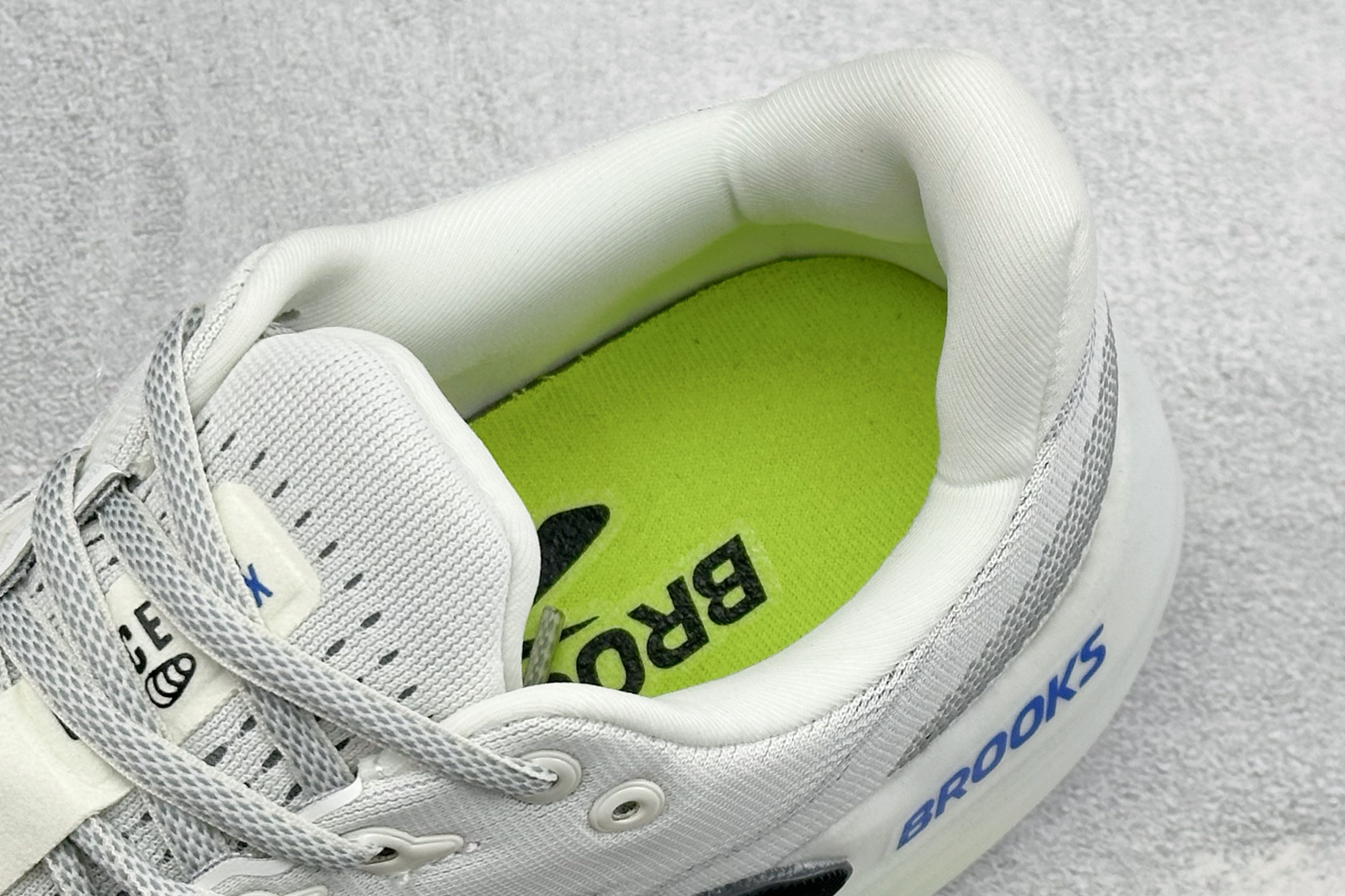 Brooks 布鲁克斯Glycerin Max 2 超级甘油 厚底马拉松缓震跑鞋 该鞋以厚实的中底和高分子注氮技术为特点 Brooks 布鲁克斯Glycerin Max 2 超级甘油 厚底马拉松缓震跑鞋 该鞋以厚实的中底和高分子注氮技术为特点