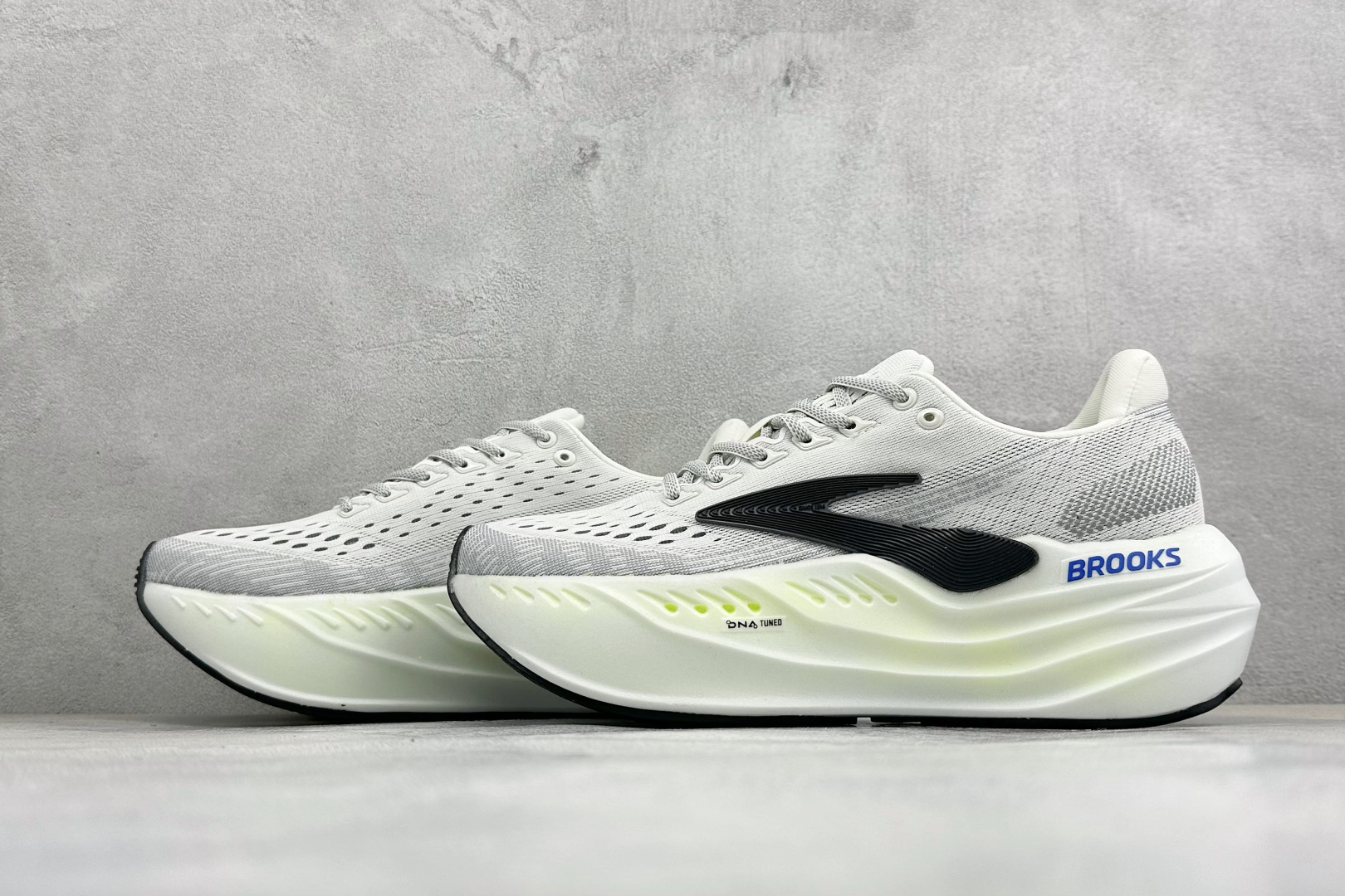 Brooks 布鲁克斯Glycerin Max 2 超级甘油 厚底马拉松缓震跑鞋 该鞋以厚实的中底和高分子注氮技术为特点 Brooks 布鲁克斯Glycerin Max 2 超级甘油 厚底马拉松缓震跑鞋 该鞋以厚实的中底和高分子注氮技术为特点