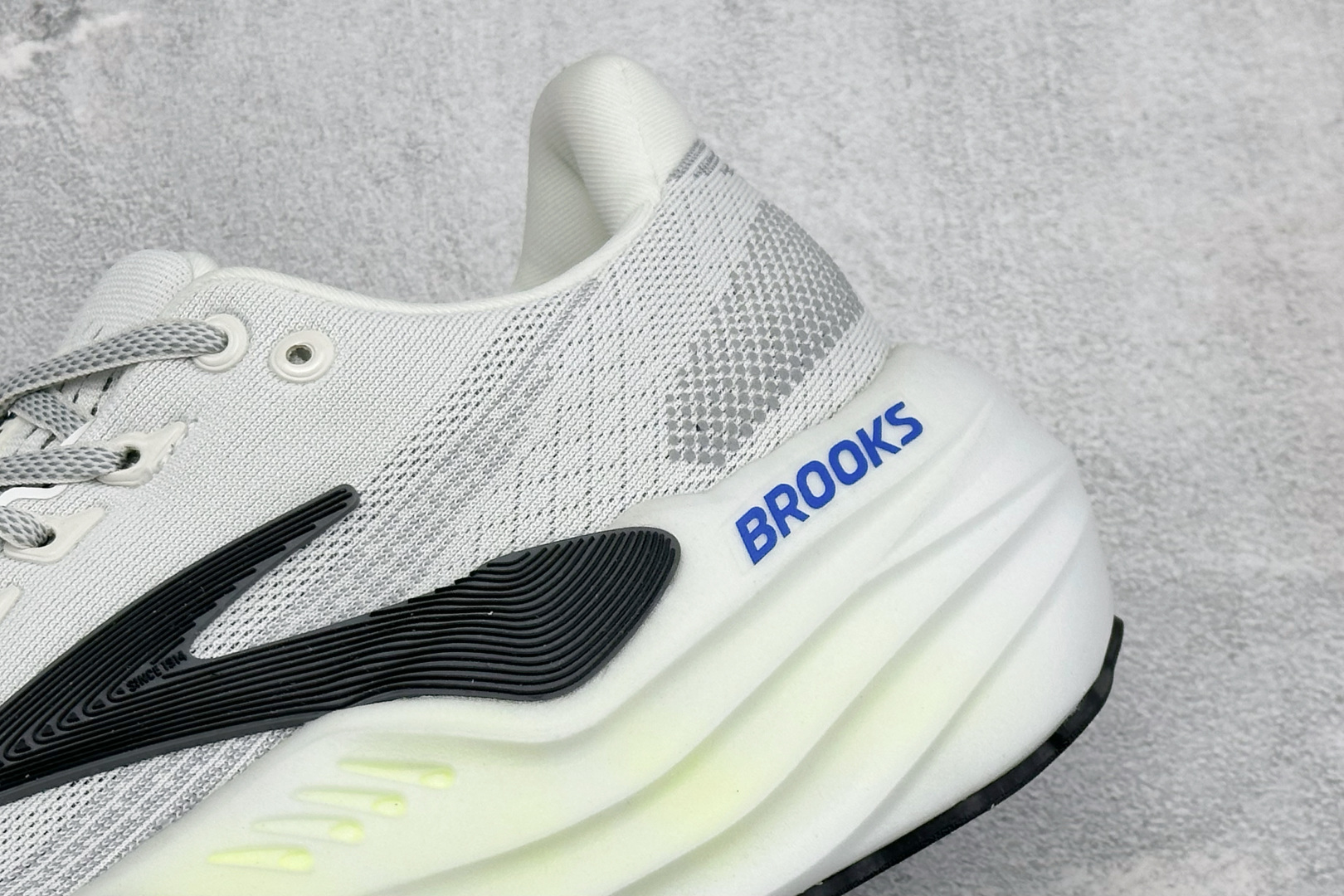 Brooks 布鲁克斯Glycerin Max 2 超级甘油 厚底马拉松缓震跑鞋 该鞋以厚实的中底和高分子注氮技术为特点 Brooks 布鲁克斯Glycerin Max 2 超级甘油 厚底马拉松缓震跑鞋 该鞋以厚实的中底和高分子注氮技术为特点