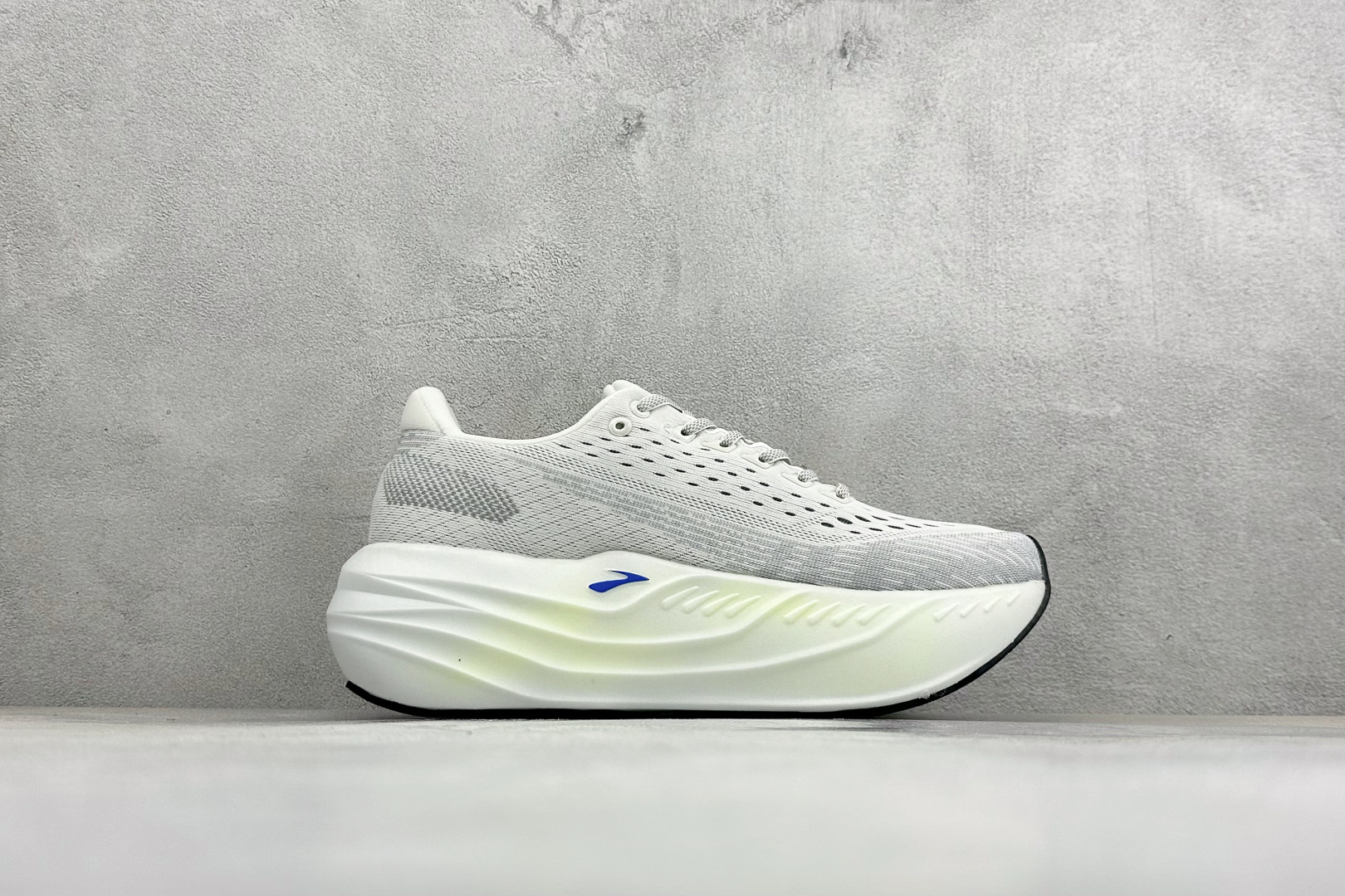 Brooks 布鲁克斯Glycerin Max 2 超级甘油 厚底马拉松缓震跑鞋 该鞋以厚实的中底和高分子注氮技术为特点 Brooks 布鲁克斯Glycerin Max 2 超级甘油 厚底马拉松缓震跑鞋 该鞋以厚实的中底和高分子注氮技术为特点