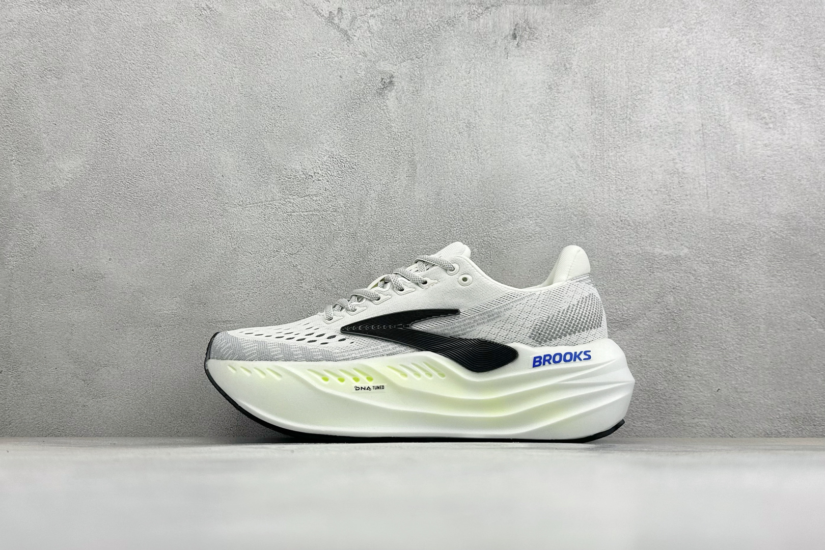 Brooks 布鲁克斯Glycerin Max 2 超级甘油 厚底马拉松缓震跑鞋 该鞋以厚实的中底和高分子注氮技术为特点