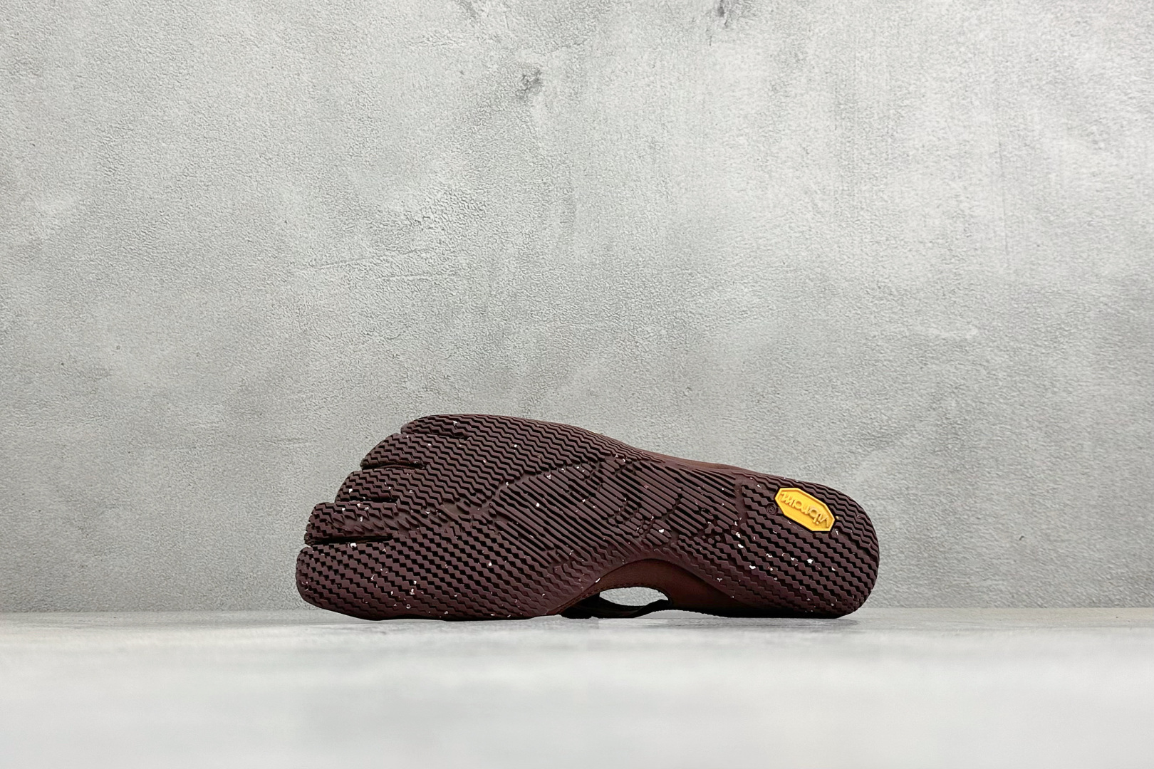 小众宝藏五指瑜伽鞋🤍 Vibram V-Soul 分趾玛丽珍五指鞋 魔术贴绑带设计，贴合脚型不掉跟 零落差薄底，模拟赤足