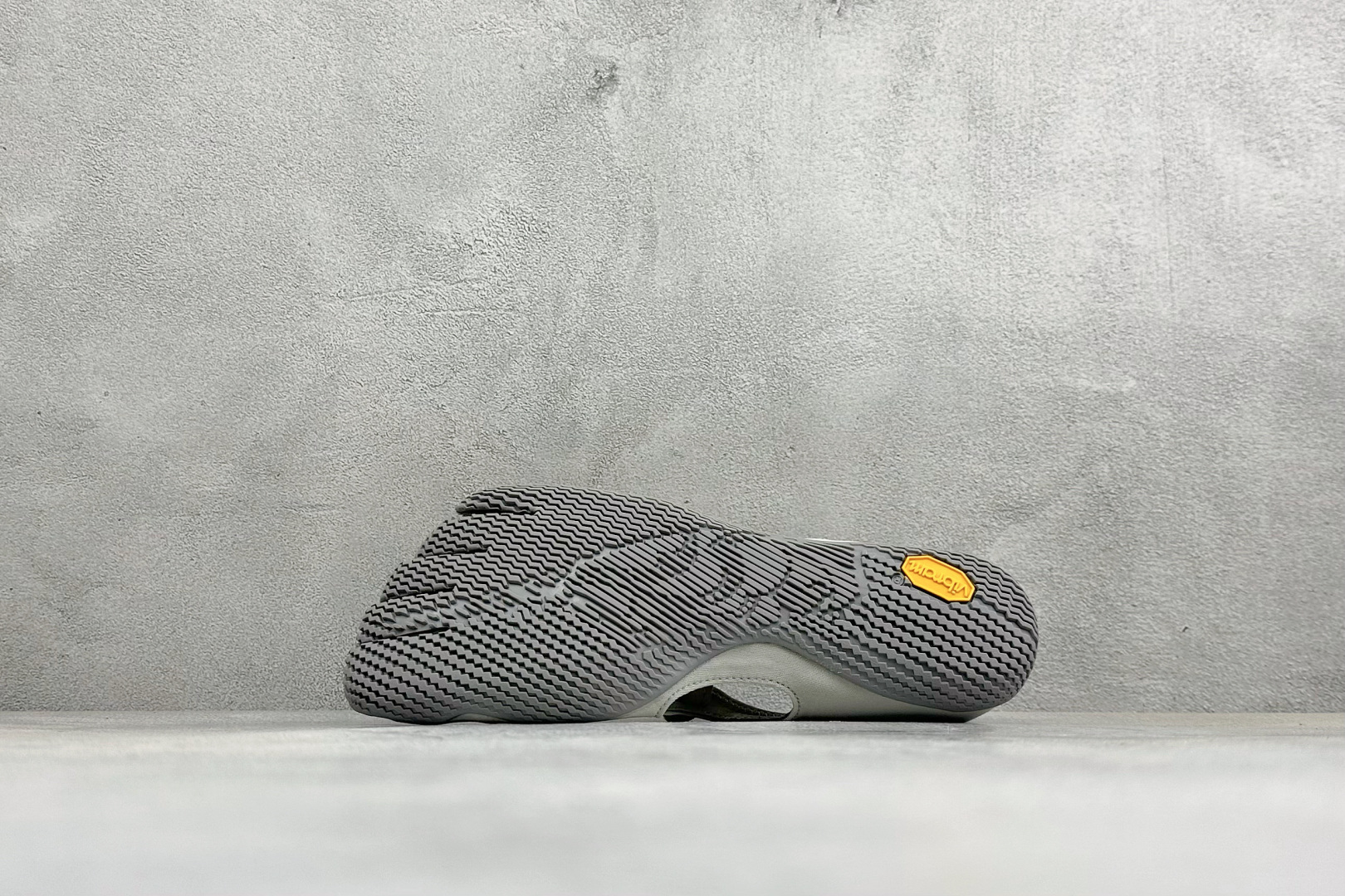 小众宝藏五指瑜伽鞋🤍 Vibram V-Soul 分趾玛丽珍五指鞋 魔术贴绑带设计，贴合脚型不掉跟 零落差薄底，模拟赤足