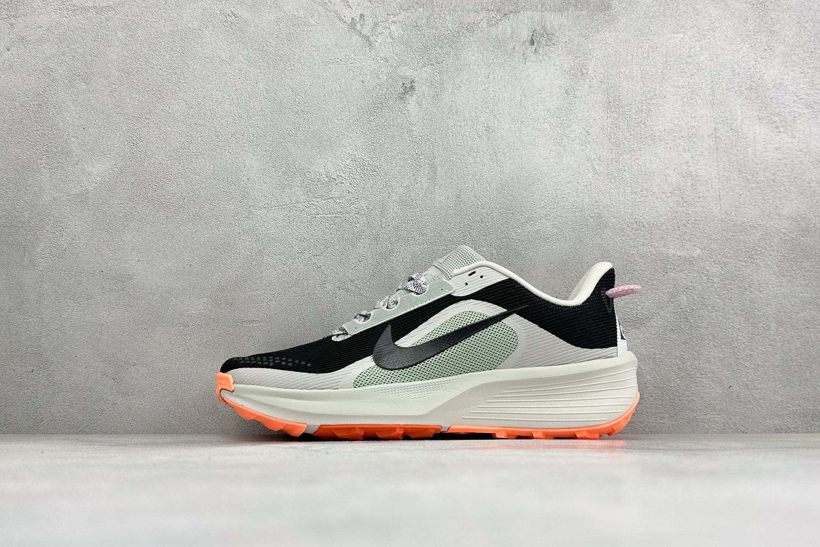 福利特价 Nike REACTX PEGASUS TRAIL 6 越野跑步鞋 登月兼顾迅疾外观和稳固脚感 后跟覆面和中足