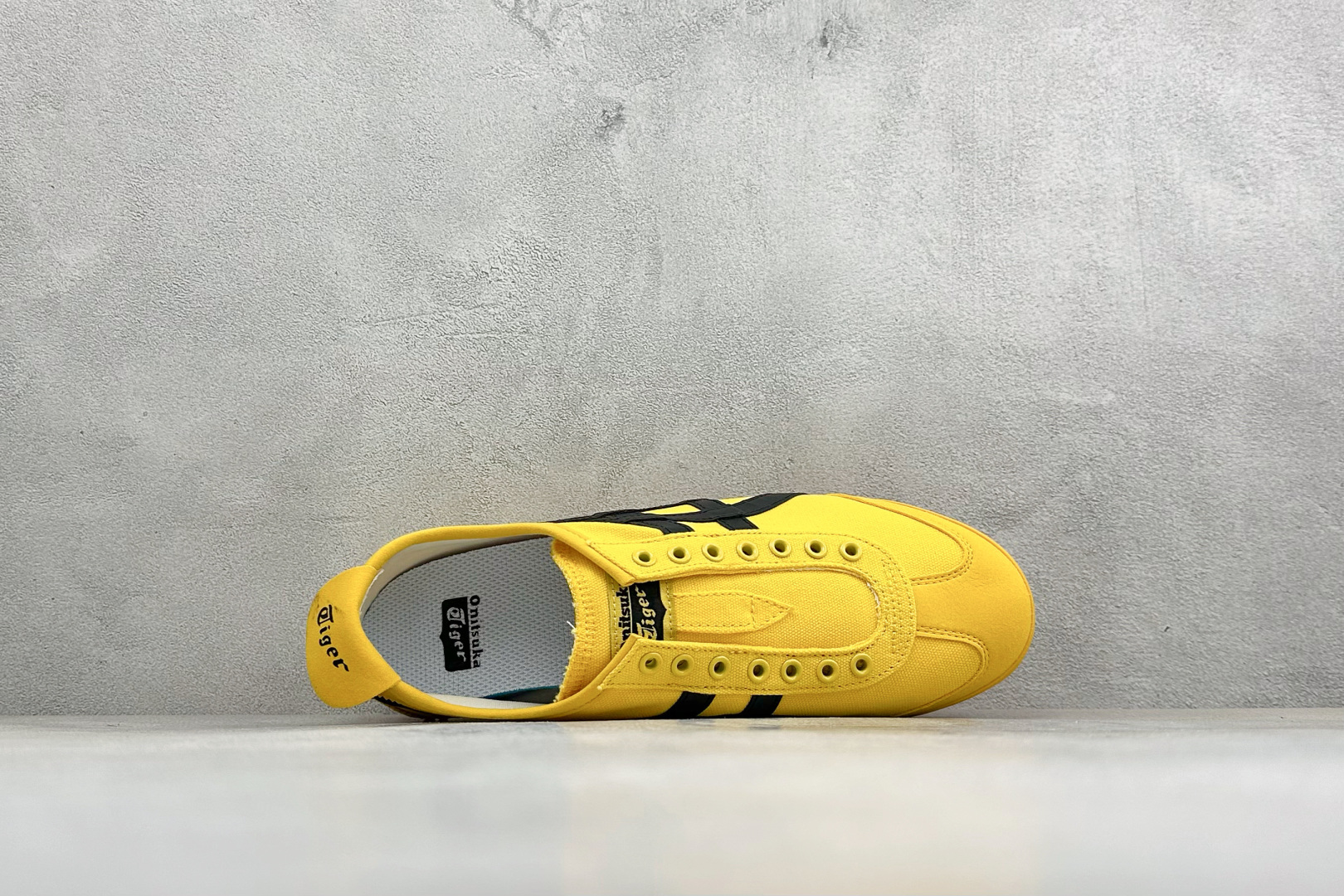 FS版MEXICO 66 SLIP-ON 亚瑟士复古低帮休闲跑鞋 TOKUTEN的灵感来源于80年代的室内用鞋 T-TO