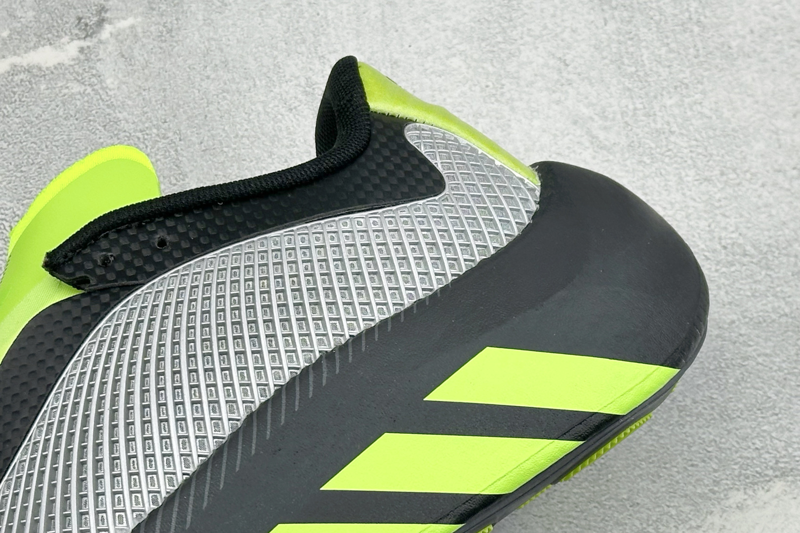 JF版AD Hyper Boost Edge M 轻量竞速运动跑鞋 CELERMESH针织网面非常轻薄 纤维间的缝隙很大