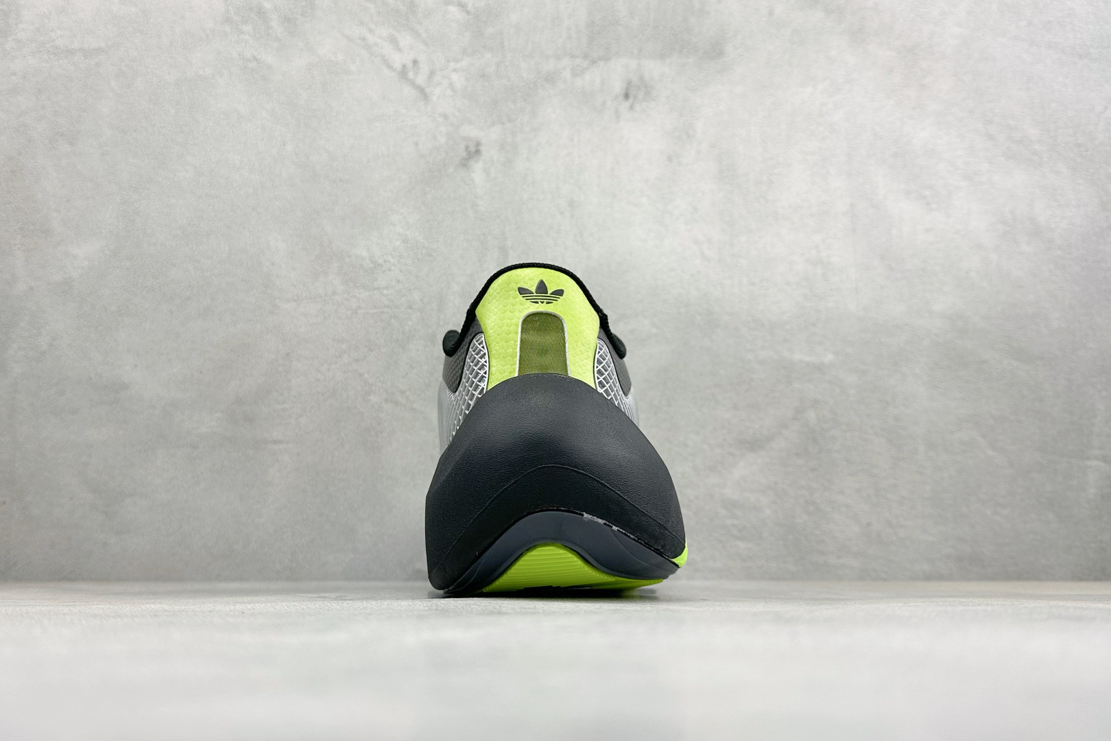 JF版AD Hyper Boost Edge M 轻量竞速运动跑鞋 CELERMESH针织网面非常轻薄 纤维间的缝隙很大