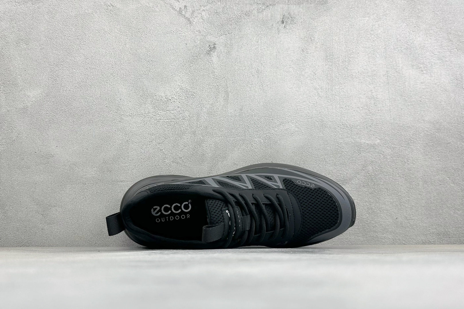 ECCO爱步 秋季运动鞋潮酷时尚跑步鞋街头户外系列 鞋面采用优质网布与皮质贴片手工制成,舒适透气肌肤,亲肤内里,透气性能 ECCO爱步 秋季运动鞋潮酷时尚跑步鞋街头户外系列 鞋面采用优质网布与皮质贴片手工制成,舒适透气肌肤,亲肤内里,透气性能