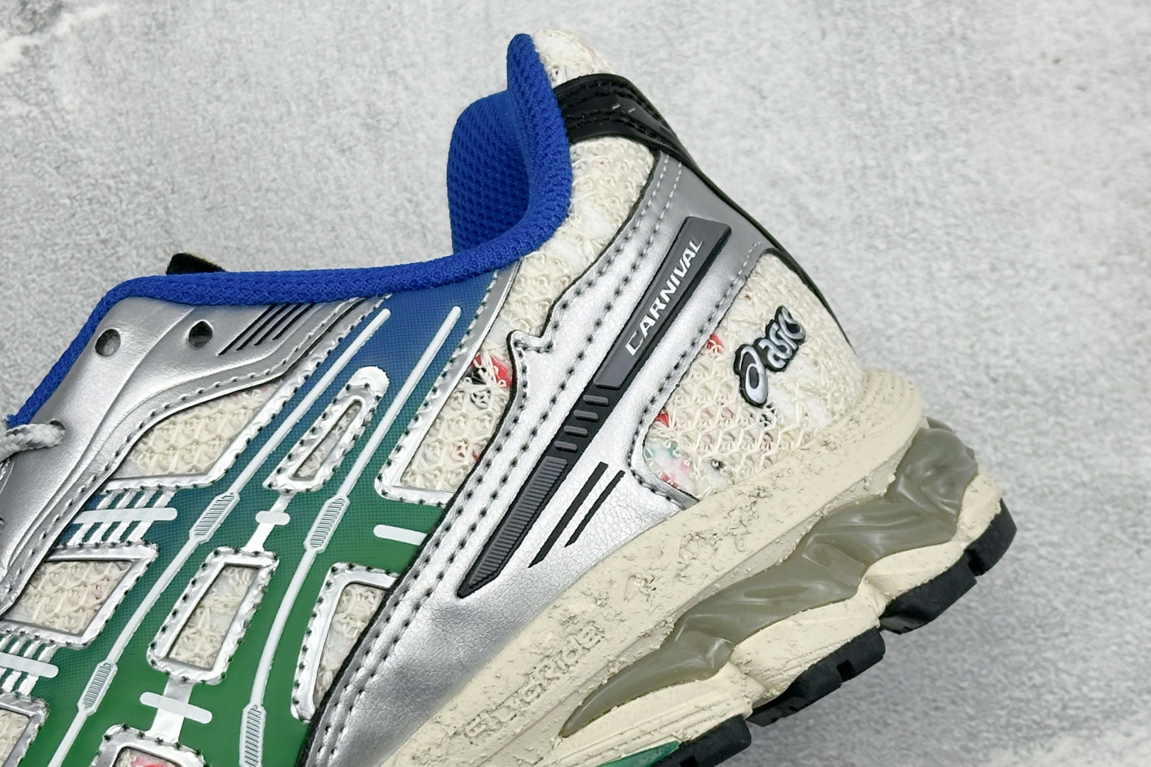 Asics Gel-Nimbus 12.1 亚瑟士复古透气休闲鞋缓震男子耐磨跑步鞋 #鞋面采用无缝线鞋面，贴合脚型，穿着