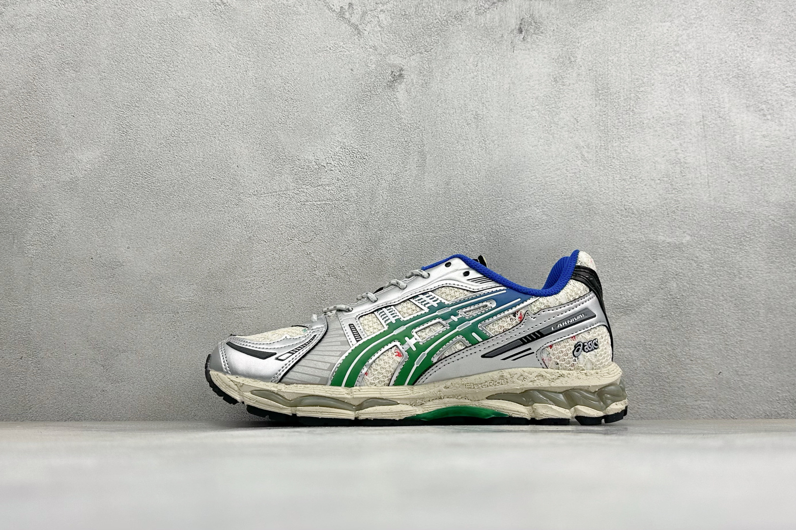 Asics Gel-Nimbus 12.1 亚瑟士复古透气休闲鞋缓震男子耐磨跑步鞋 #鞋面采用无缝线鞋面，贴合脚型，穿着