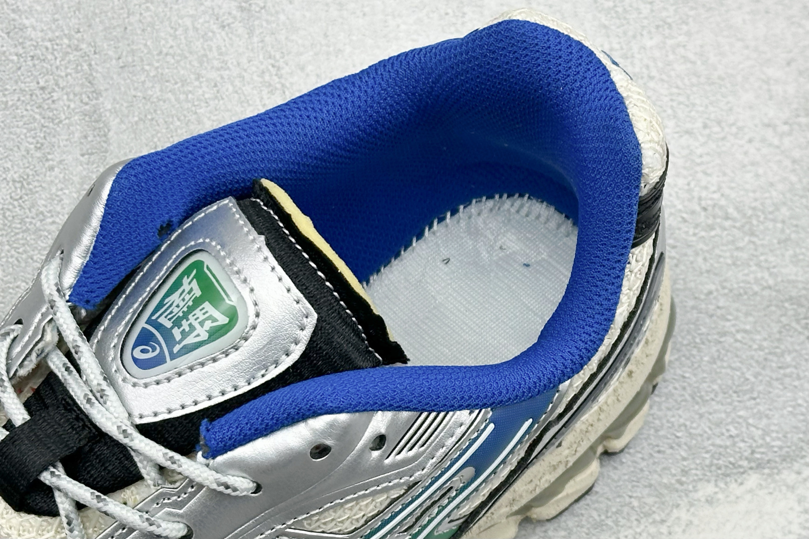 Asics Gel-Nimbus 12.1 亚瑟士复古透气休闲鞋缓震男子耐磨跑步鞋 #鞋面采用无缝线鞋面，贴合脚型，穿着
