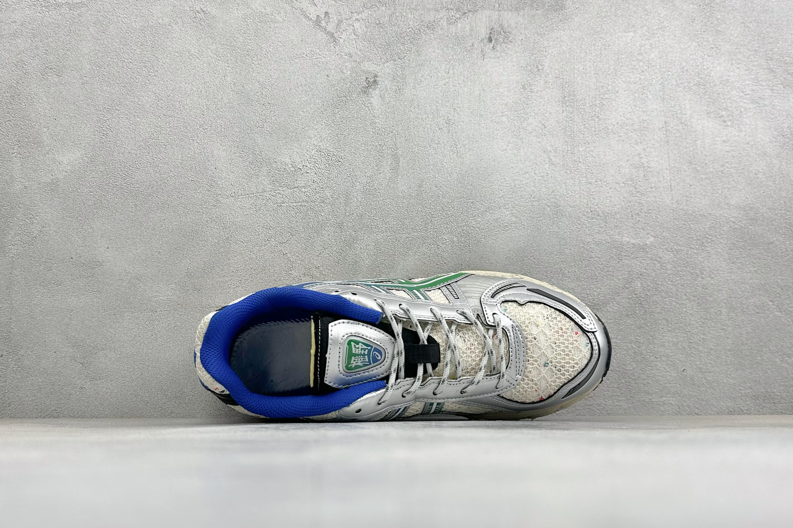Asics Gel-Nimbus 12.1 亚瑟士复古透气休闲鞋缓震男子耐磨跑步鞋 #鞋面采用无缝线鞋面，贴合脚型，穿着