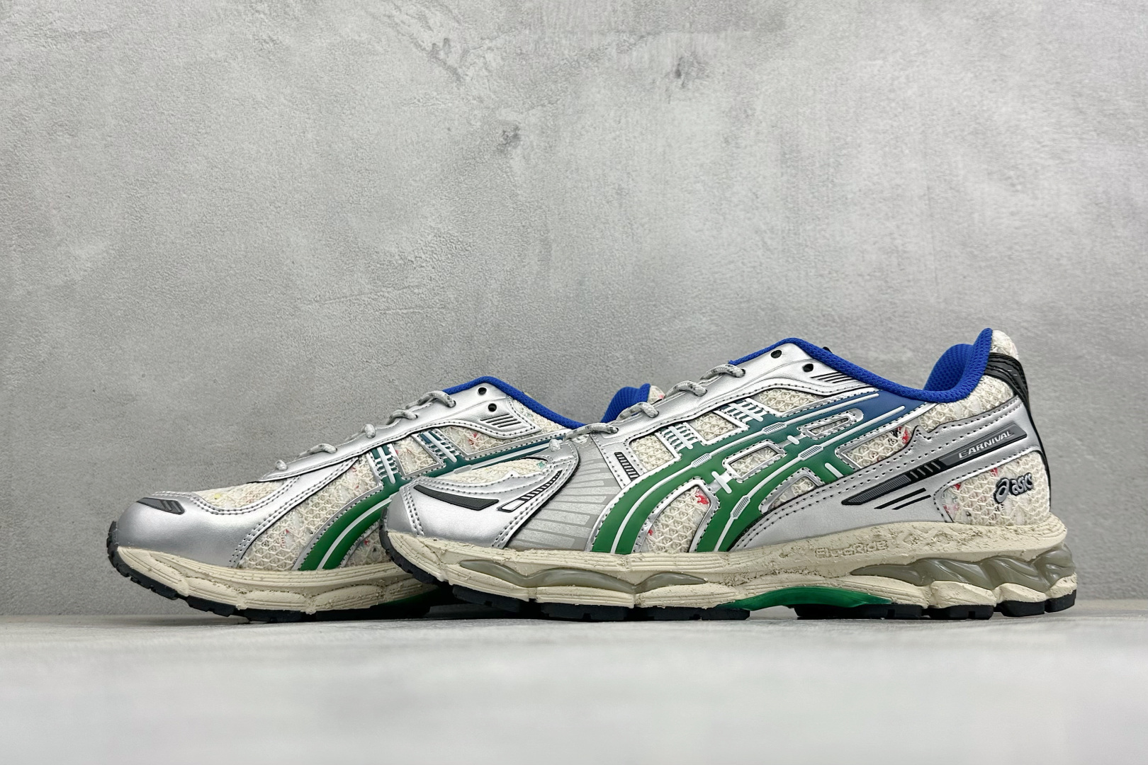 Asics Gel-Nimbus 12.1 亚瑟士复古透气休闲鞋缓震男子耐磨跑步鞋 #鞋面采用无缝线鞋面，贴合脚型，穿着