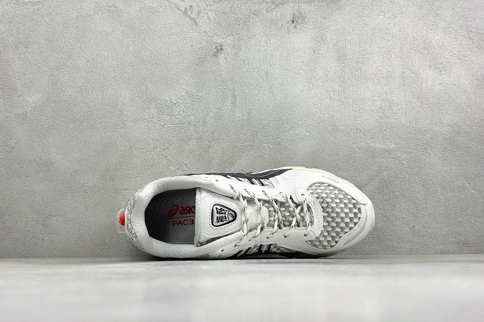 Asics Gel-Nimbus 12.1 亚瑟士复古透气休闲鞋缓震男子耐磨跑步鞋 #鞋面采用无缝线鞋面，贴合脚型，穿着