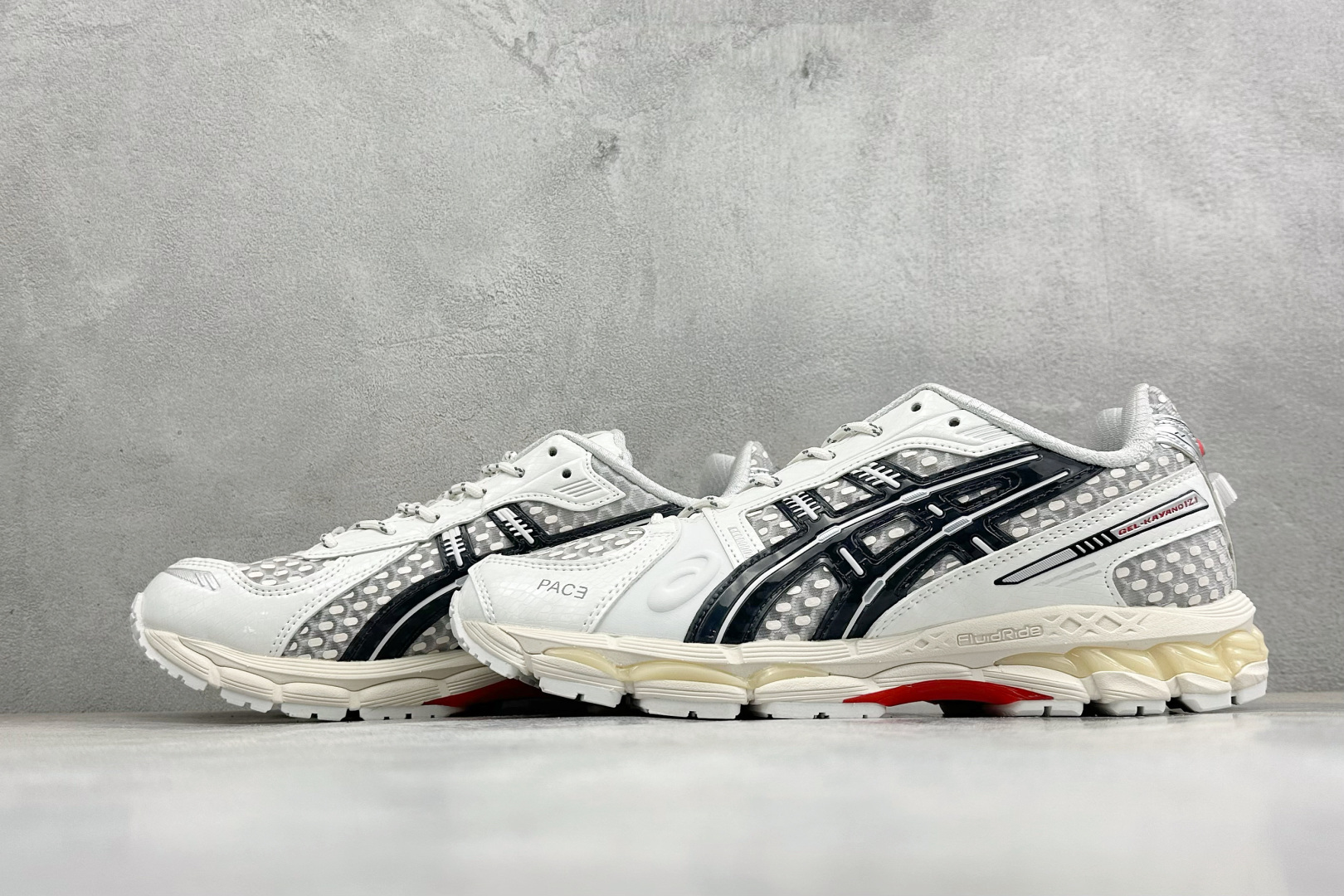 Asics Gel-Nimbus 12.1 亚瑟士复古透气休闲鞋缓震男子耐磨跑步鞋 #鞋面采用无缝线鞋面，贴合脚型，穿着