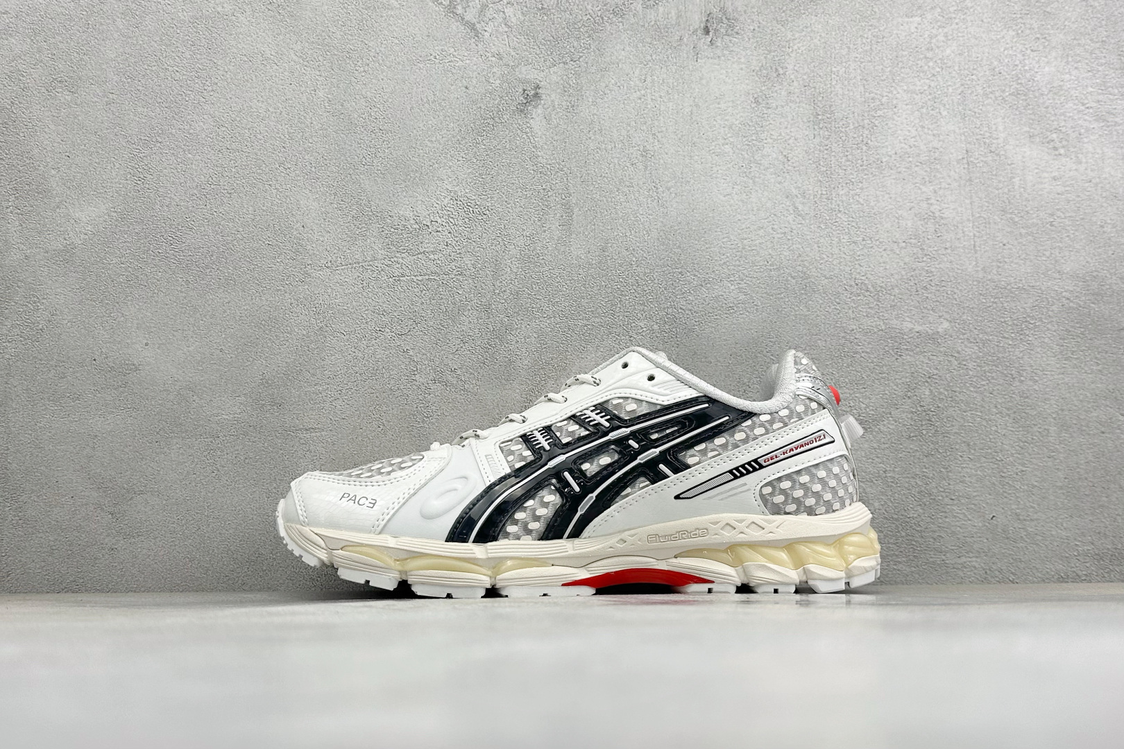 Asics Gel-Nimbus 12.1 亚瑟士复古透气休闲鞋缓震男子耐磨跑步鞋 #鞋面采用无缝线鞋面，贴合脚型，穿着