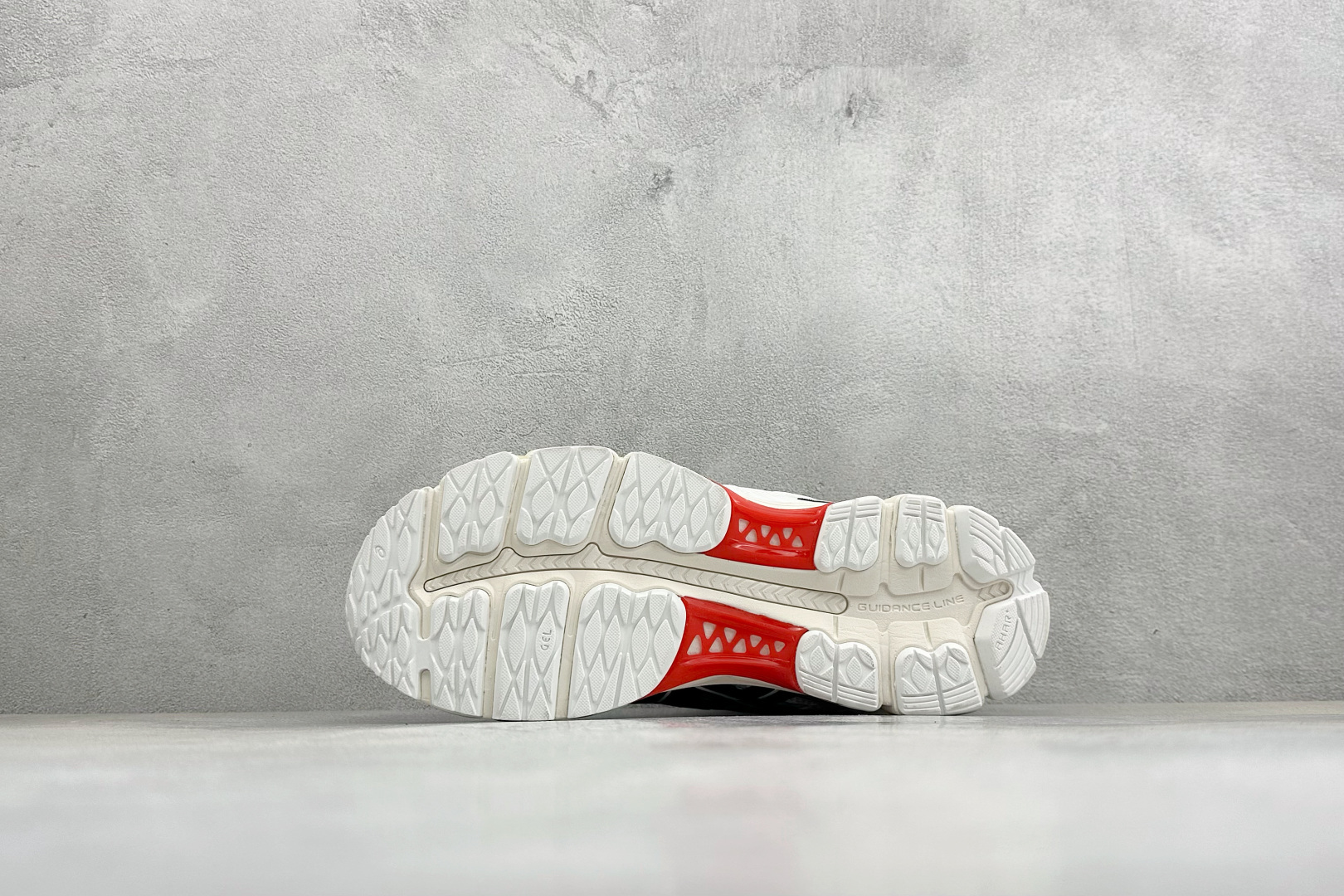 Asics Gel-Nimbus 12.1 亚瑟士复古透气休闲鞋缓震男子耐磨跑步鞋 #鞋面采用无缝线鞋面，贴合脚型，穿着