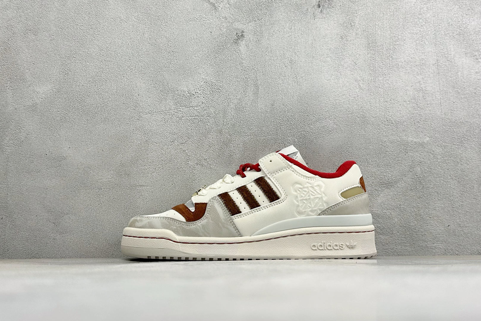 头层福利  Adidas Forum Low CL 84 阿迪达斯 三叶草经典复古低帮运动休闲板鞋 原楦原数据开发 采用