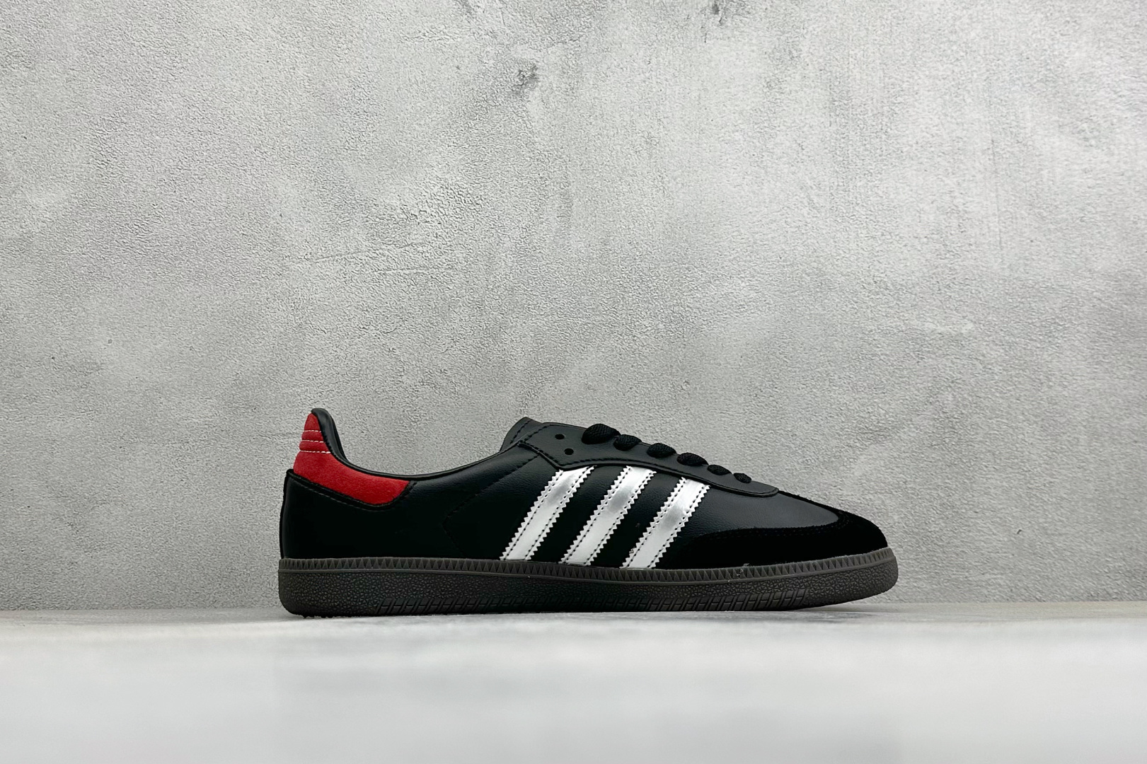 Adidas Originals Samba OG 阿迪达斯 桑巴舞系列绅士德训足球风百搭低帮休闲运动板鞋 货号: KH