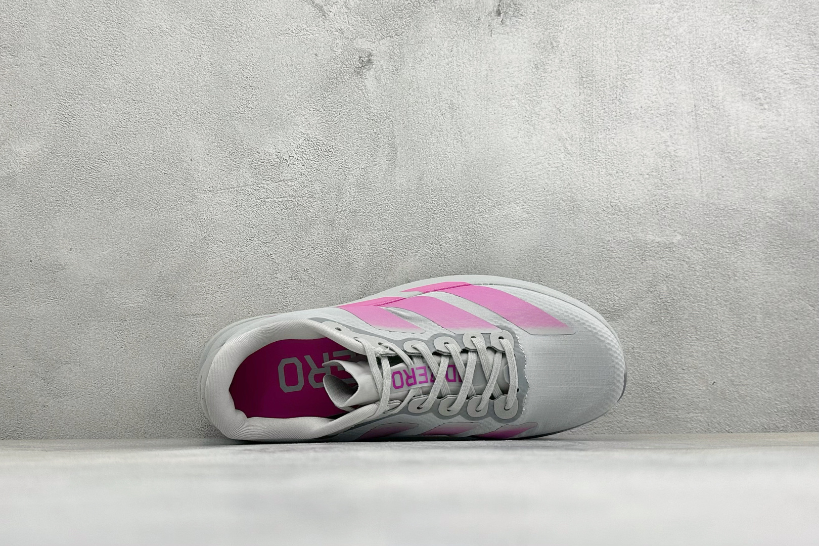 BF版Adidas Adizero Evo SL 阿迪达斯 舒适百搭防滑耐磨 低帮休闲跑步鞋 中底配置方面搭载全掌Lig