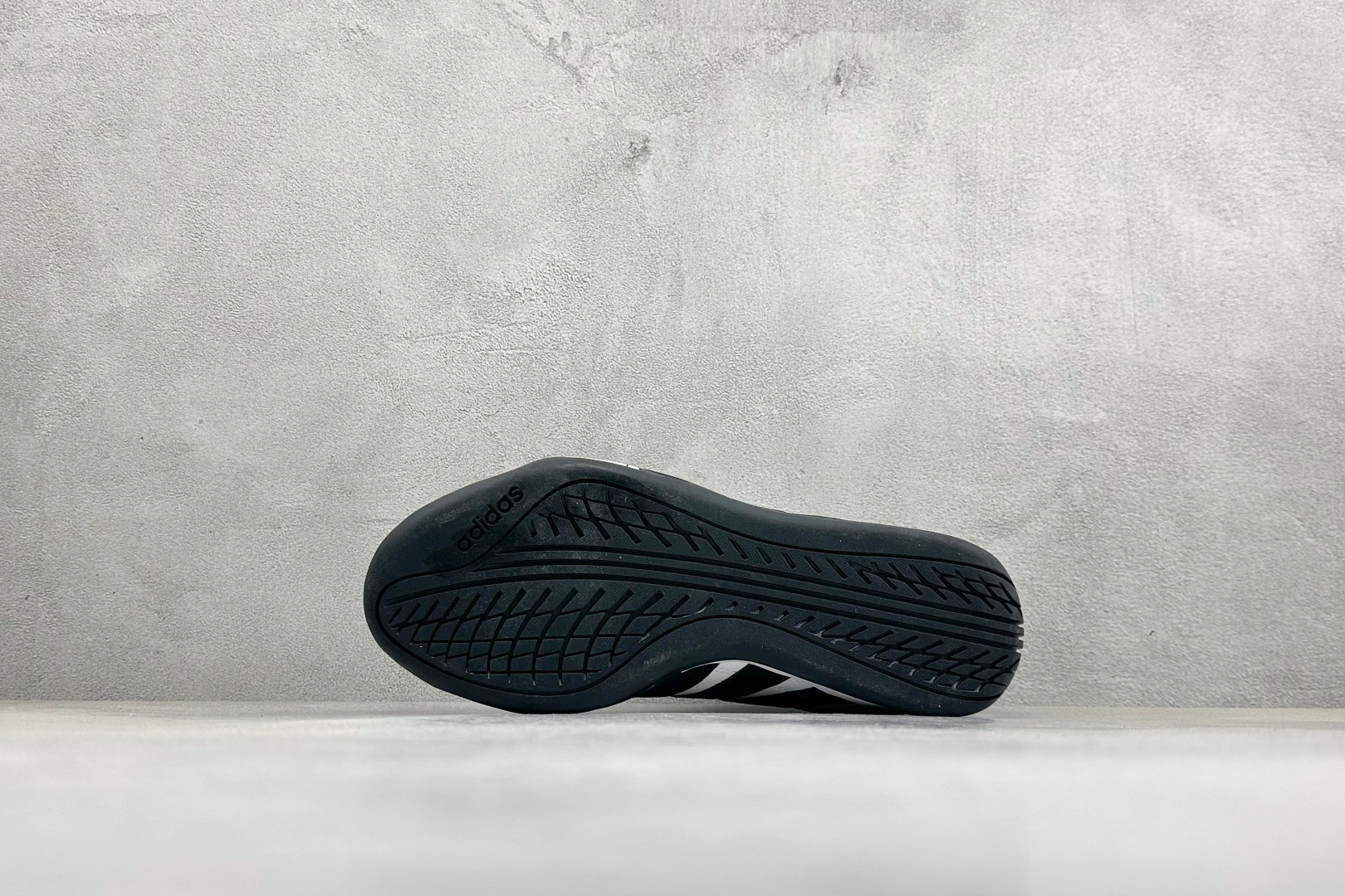 BF版Adidas Trainers 赛车跆拳道二代 阿迪经典复古慢跑鞋 鞋款采用舒爽尼龙鞋面、绒面革饰面和皮革细节等设