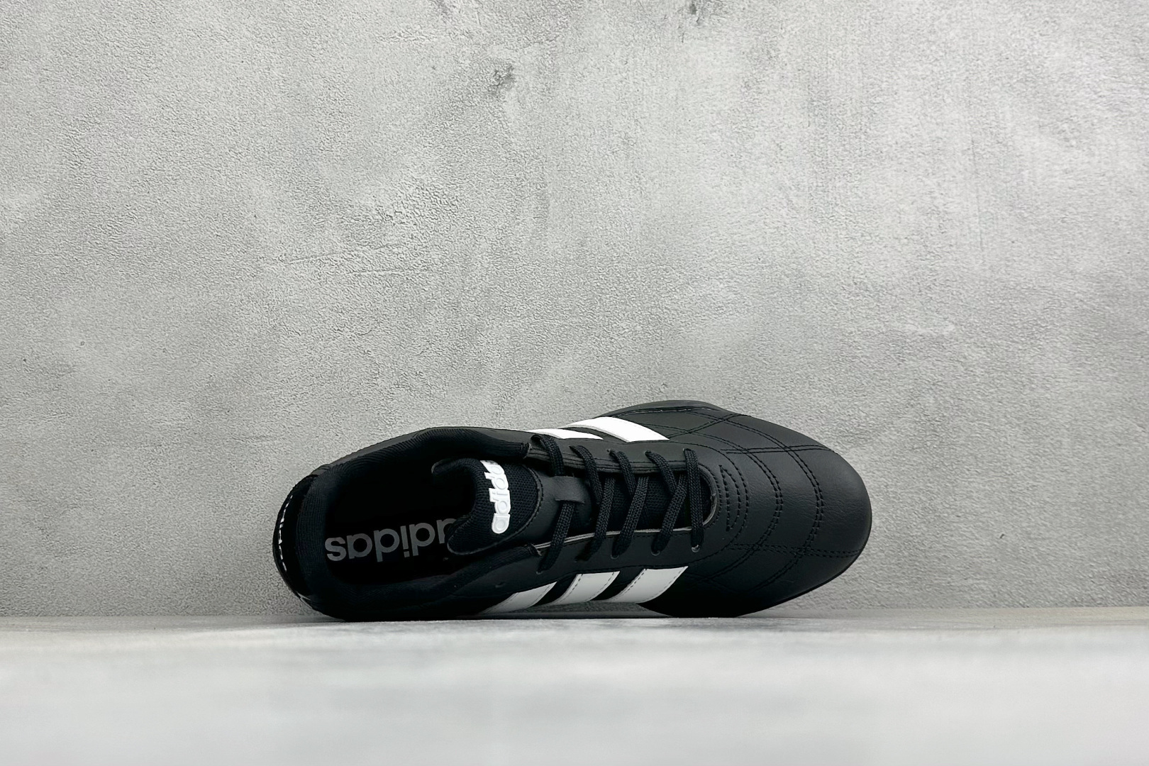BF版Adidas Trainers 赛车跆拳道二代 阿迪经典复古慢跑鞋 鞋款采用舒爽尼龙鞋面、绒面革饰面和皮革细节等设