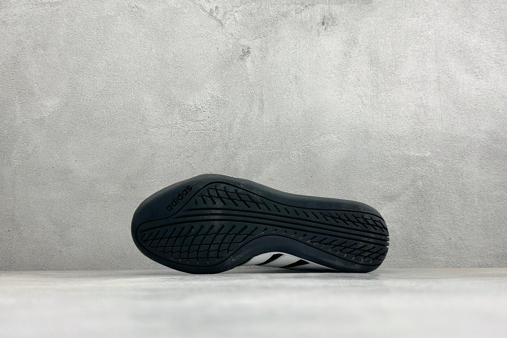 BF版Adidas Trainers 赛车跆拳道二代 阿迪经典复古慢跑鞋 鞋款采用舒爽尼龙鞋面、绒面革饰面和皮革细节等设