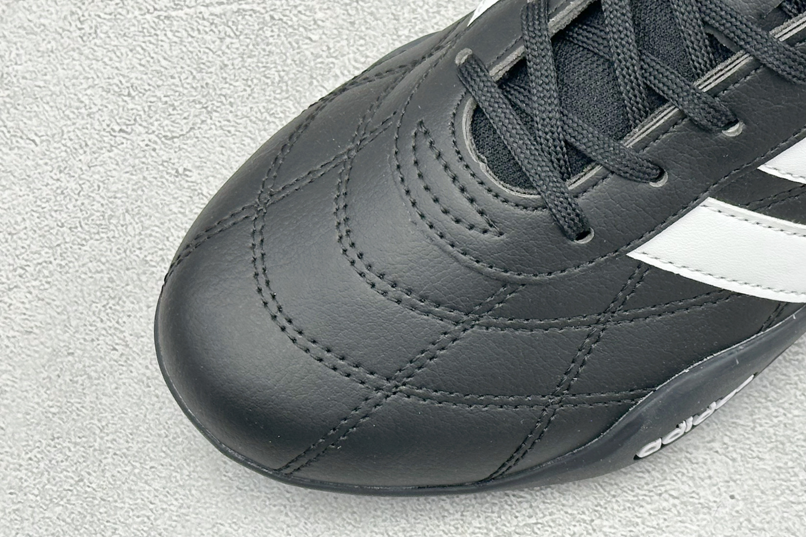BF版Adidas Trainers 赛车跆拳道二代 阿迪经典复古慢跑鞋 鞋款采用舒爽尼龙鞋面、绒面革饰面和皮革细节等设