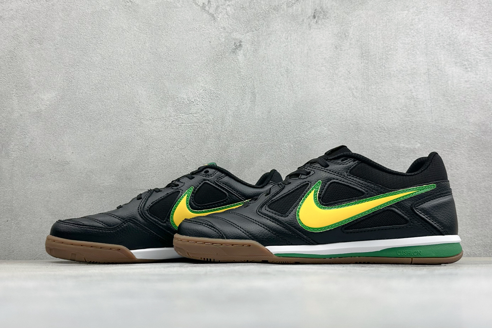 NIKE GATO 低帮生活休闲鞋 透气网布眼融入皮革,织和物合成材质覆面,营造21世初纪的畅跑美学概念。泡棉中底盈轻缓 NIKE GATO 低帮生活休闲鞋 透气网布眼融入皮革,织和物合成材质覆面,营造21世初纪的畅跑美学概念。泡棉中底盈轻缓