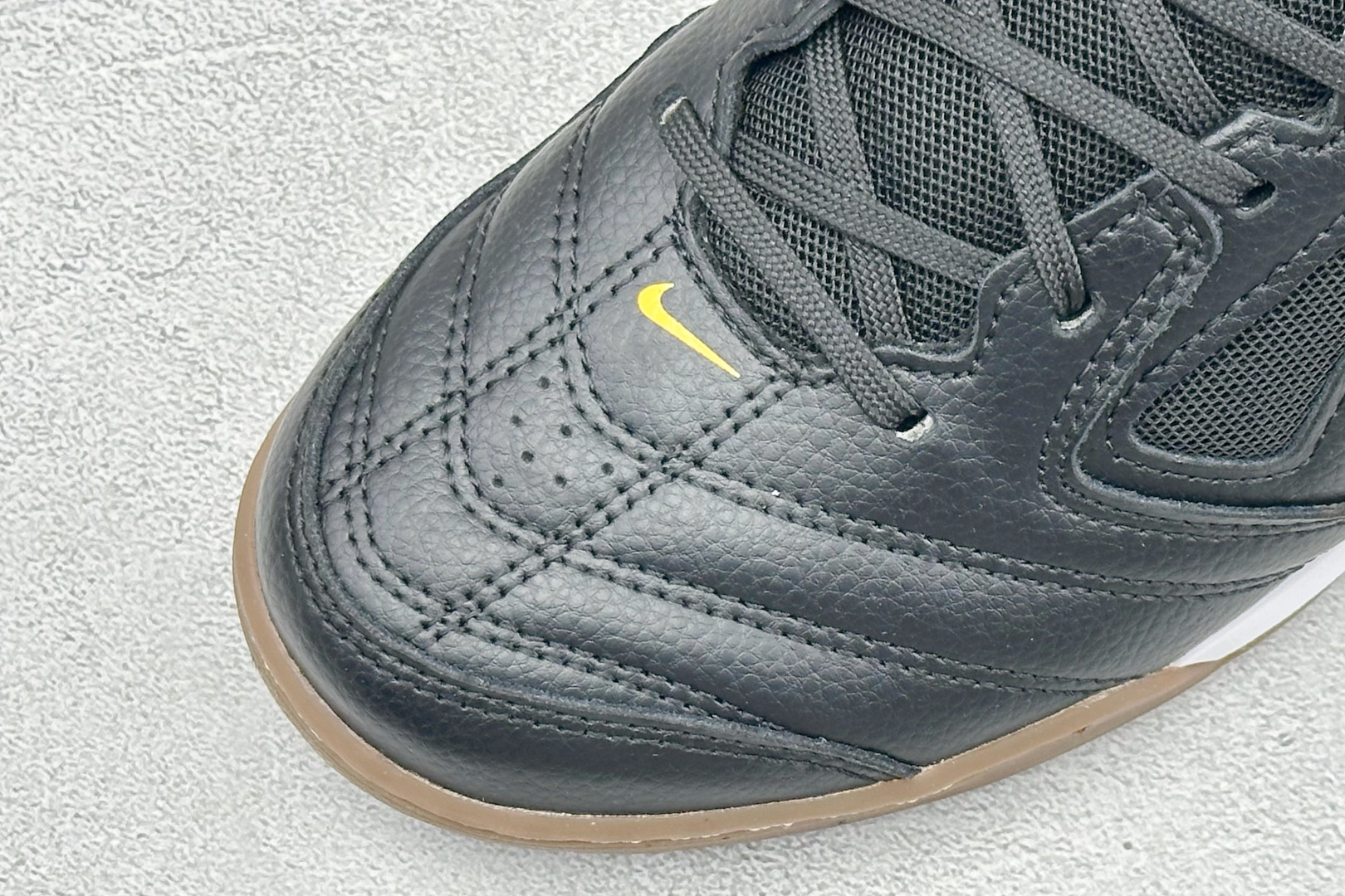 NIKE GATO 低帮生活休闲鞋 透气网布眼融入皮革,织和物合成材质覆面,营造21世初纪的畅跑美学概念。泡棉中底盈轻缓 NIKE GATO 低帮生活休闲鞋 透气网布眼融入皮革,织和物合成材质覆面,营造21世初纪的畅跑美学概念。泡棉中底盈轻缓