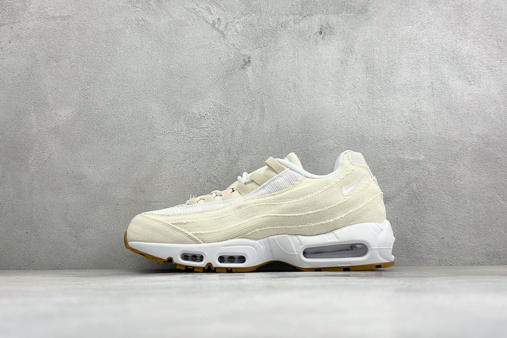 GS版NIKE AIR MAX 95 TT 气垫复古百搭休闲运动跑鞋 这双鞋采用前脚掌开窗式气垫 这种设计在当时是前所未