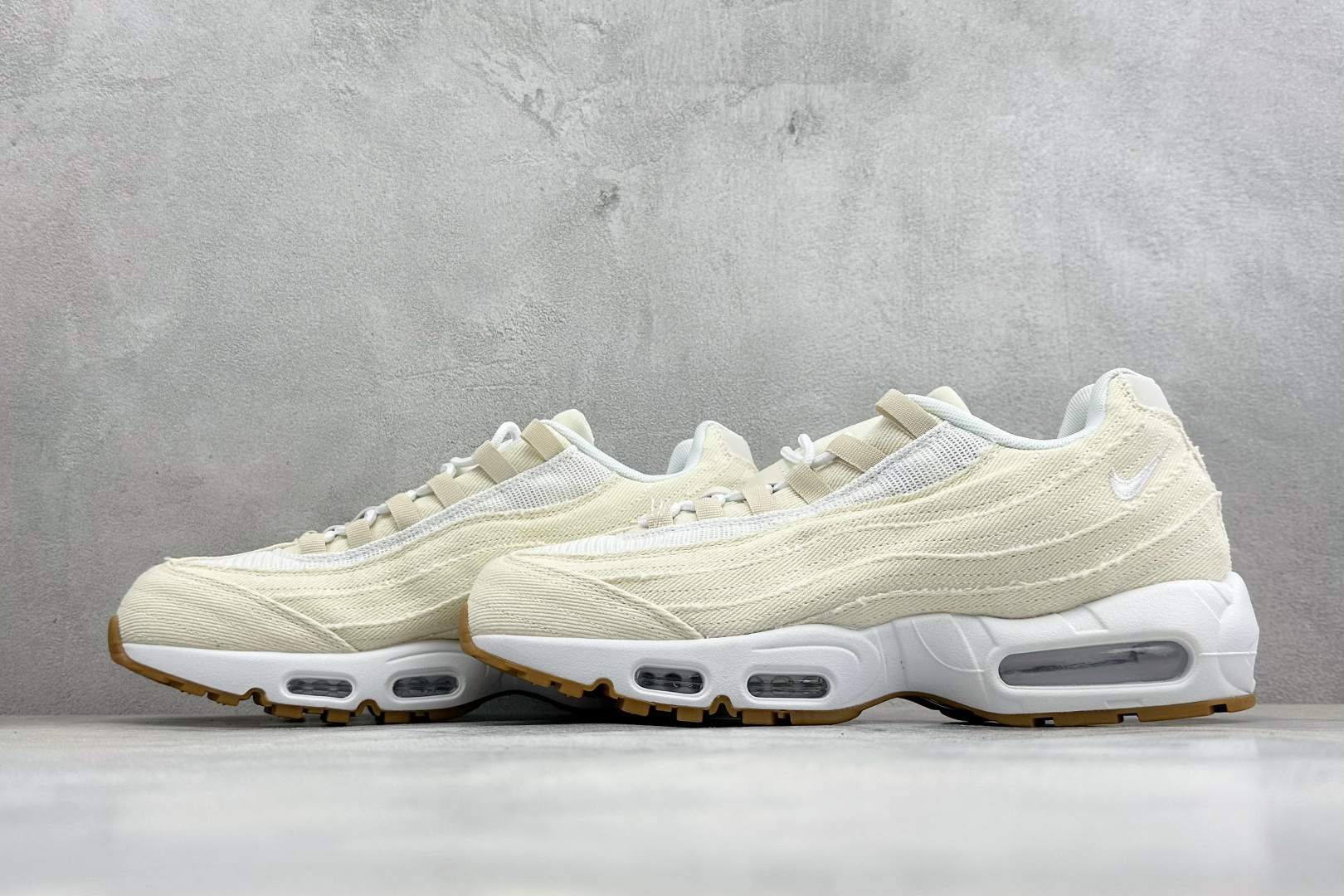 GS版NIKE AIR MAX 95 TT 气垫复古百搭休闲运动跑鞋 这双鞋采用前脚掌开窗式气垫 这种设计在当时是前所未