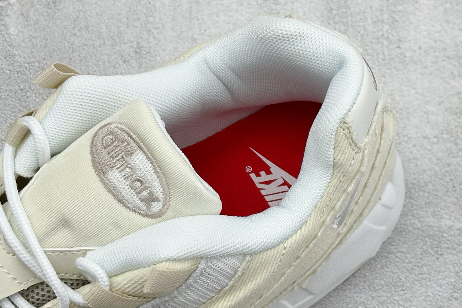 GS版NIKE AIR MAX 95 TT 气垫复古百搭休闲运动跑鞋 这双鞋采用前脚掌开窗式气垫 这种设计在当时是前所未