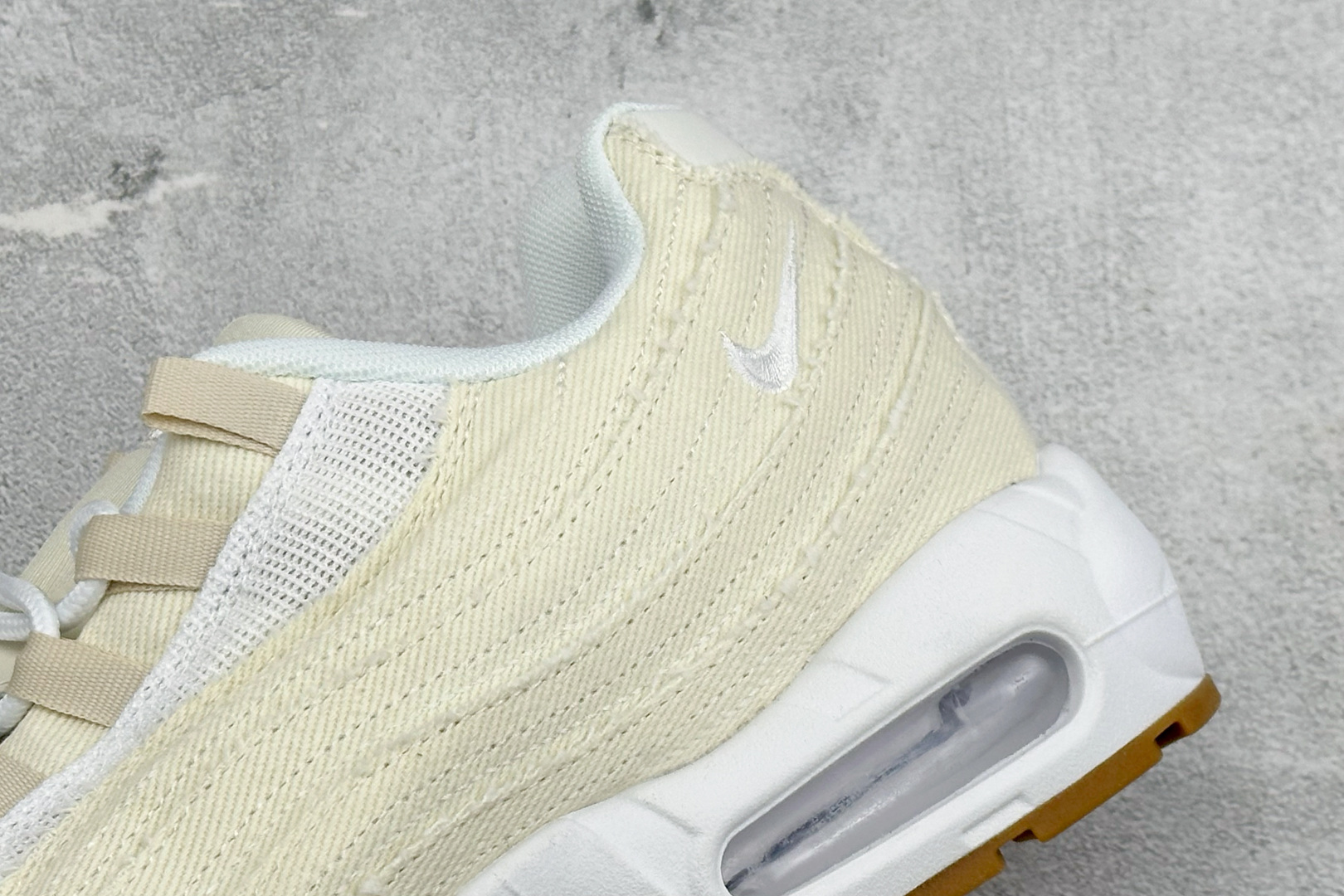 GS版NIKE AIR MAX 95 TT 气垫复古百搭休闲运动跑鞋 这双鞋采用前脚掌开窗式气垫 这种设计在当时是前所未