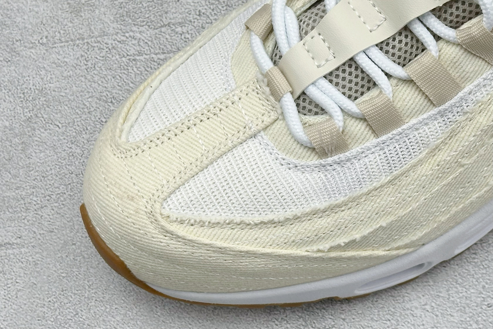 GS版NIKE AIR MAX 95 TT 气垫复古百搭休闲运动跑鞋 这双鞋采用前脚掌开窗式气垫 这种设计在当时是前所未