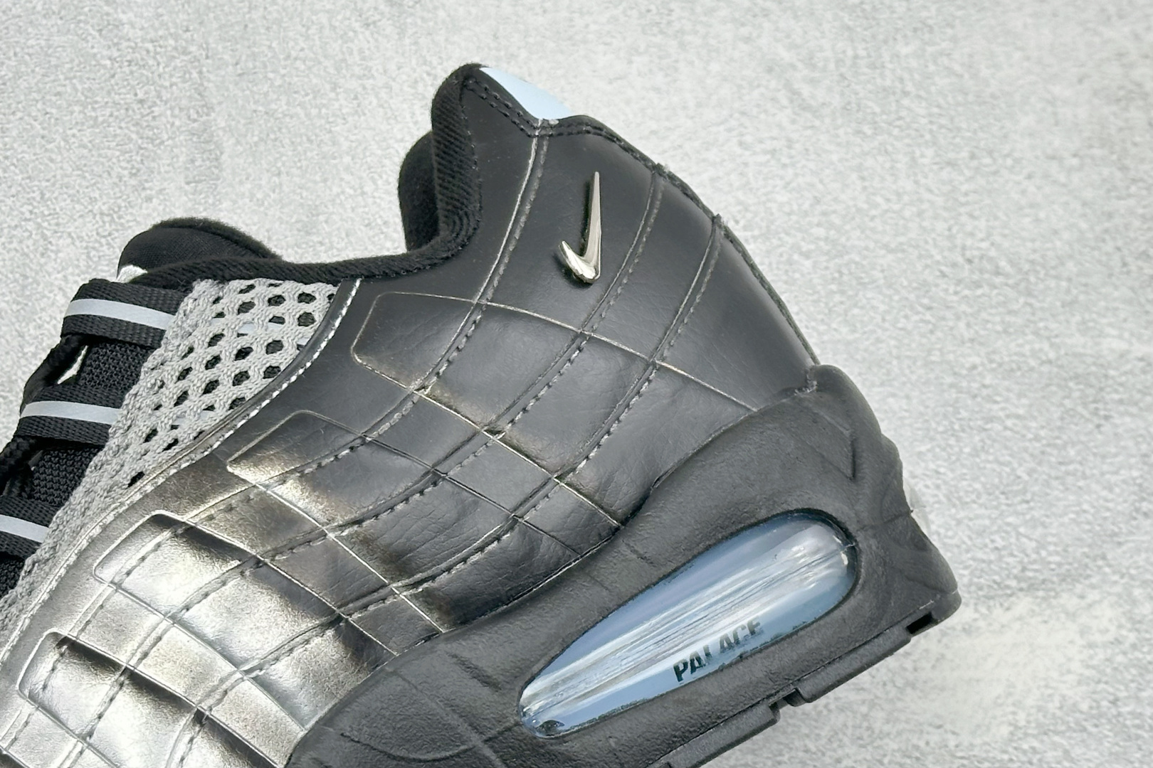 GS版NIKE AIR MAX 95 TT 气垫复古百搭休闲运动跑鞋 这双鞋采用前脚掌开窗式气垫 这种设计在当时是前所未