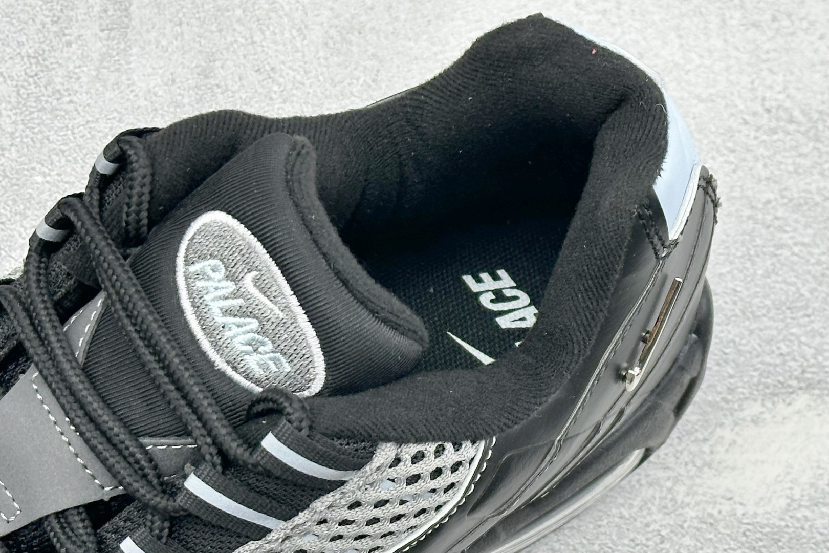 GS版NIKE AIR MAX 95 TT 气垫复古百搭休闲运动跑鞋 这双鞋采用前脚掌开窗式气垫 这种设计在当时是前所未