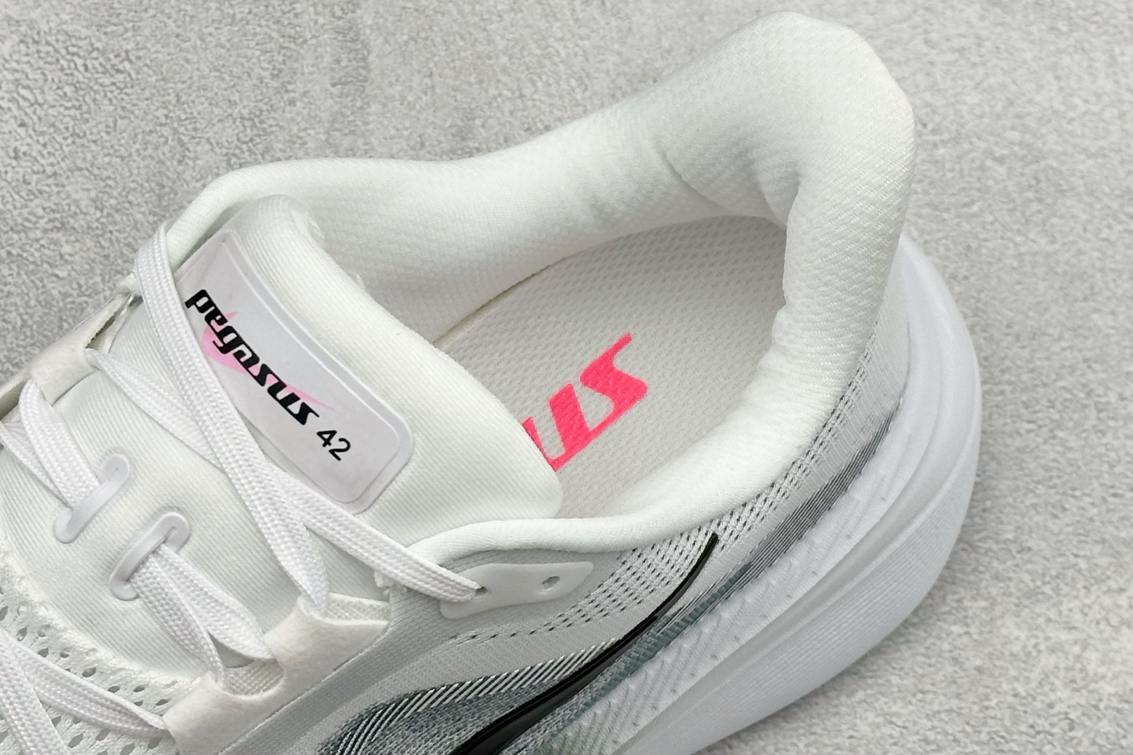CH版NK AIR ZOOM PEGASUS 42 登月休闲运动跑鞋 兼顾迅疾外观和稳固脚感 后跟覆面和中足动态支撑巧妙