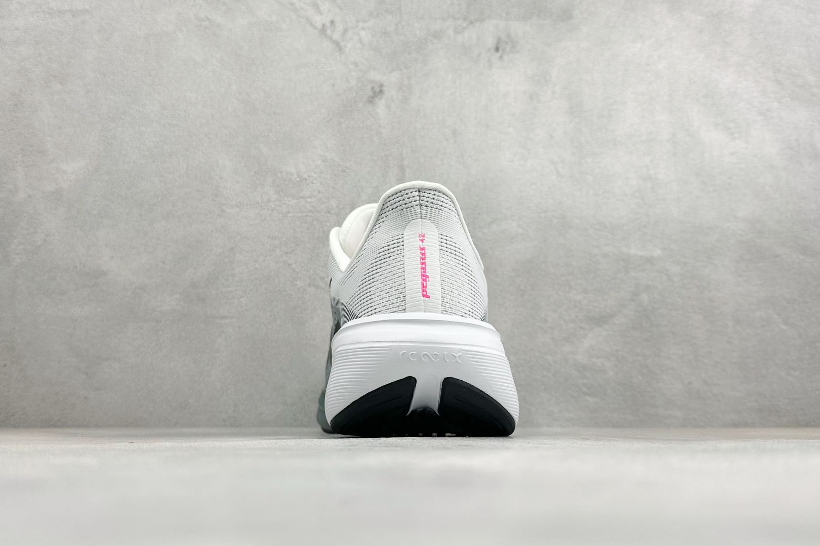CH版NK AIR ZOOM PEGASUS 42 登月休闲运动跑鞋 兼顾迅疾外观和稳固脚感 后跟覆面和中足动态支撑巧妙