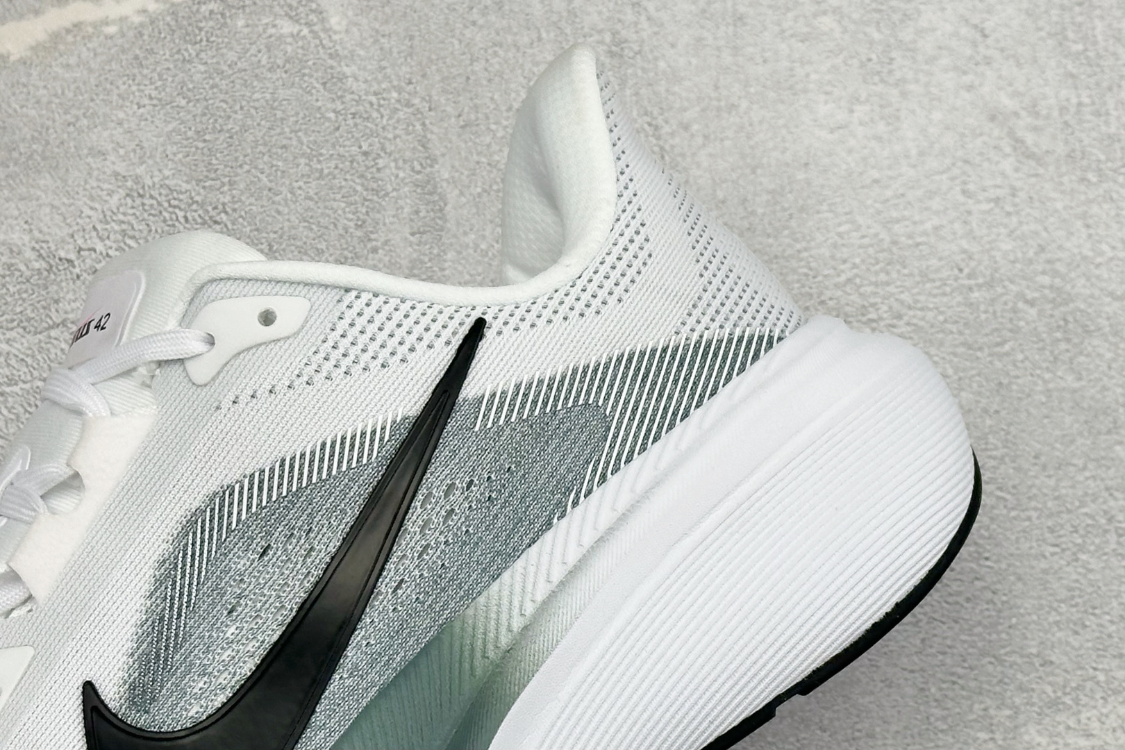 CH版NK AIR ZOOM PEGASUS 42 登月休闲运动跑鞋 兼顾迅疾外观和稳固脚感 后跟覆面和中足动态支撑巧妙